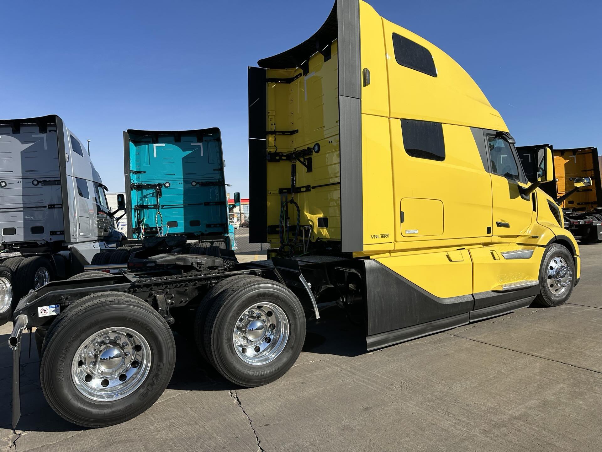 2026 Volvo - image 4