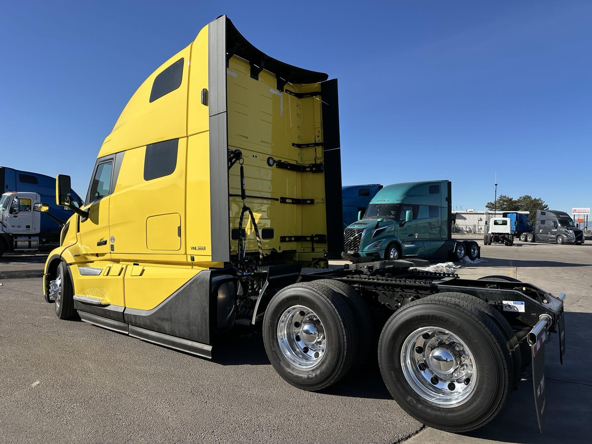 2026 Volvo - image 3