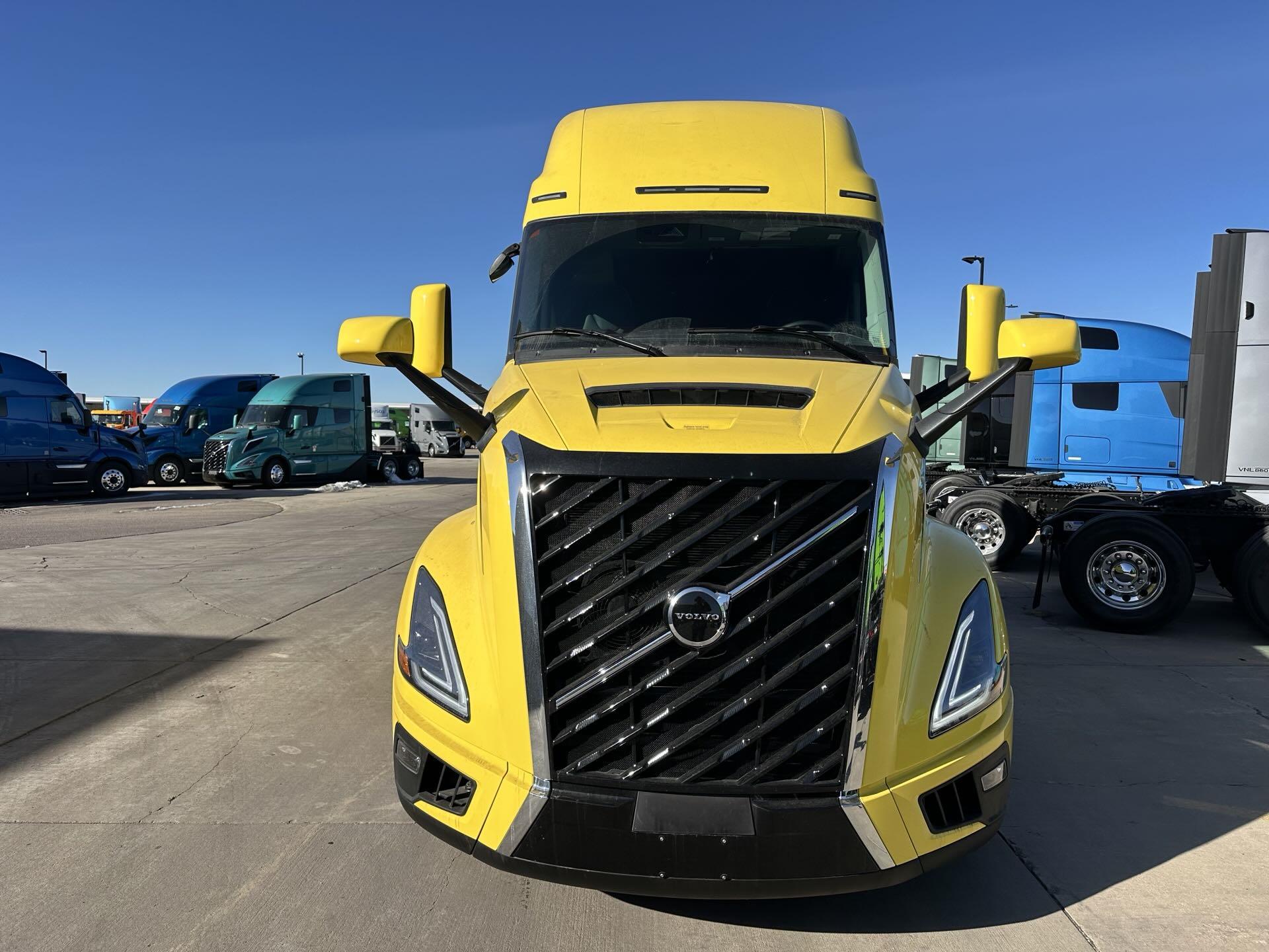 2026 Volvo - image 5