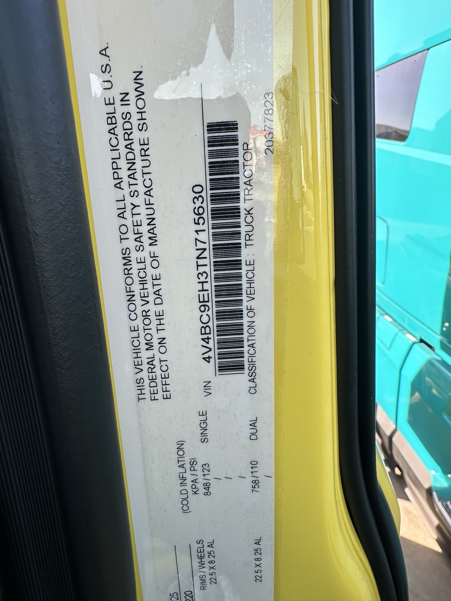 2026 Volvo - image 8