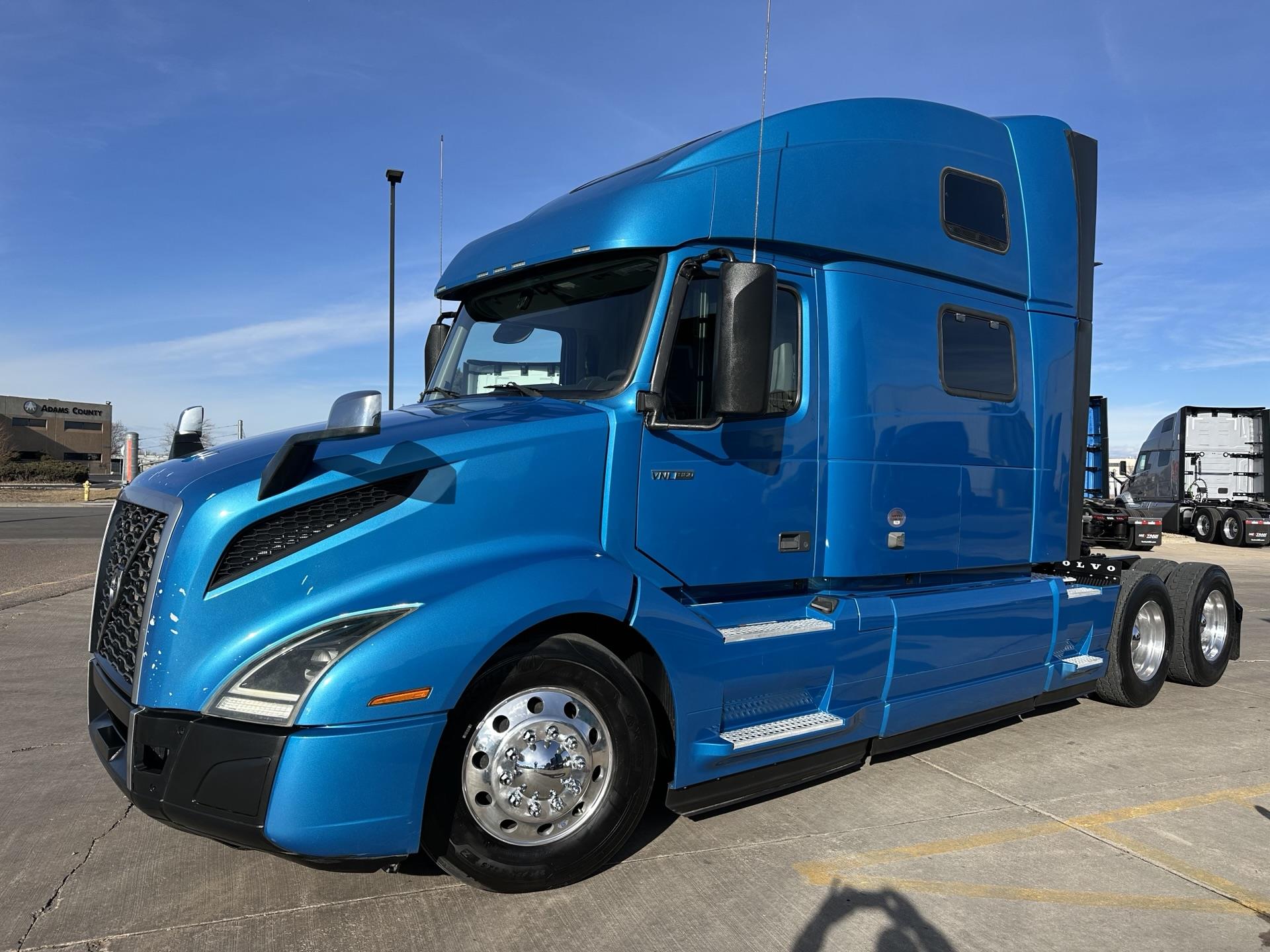 2020 Volvo - image 1