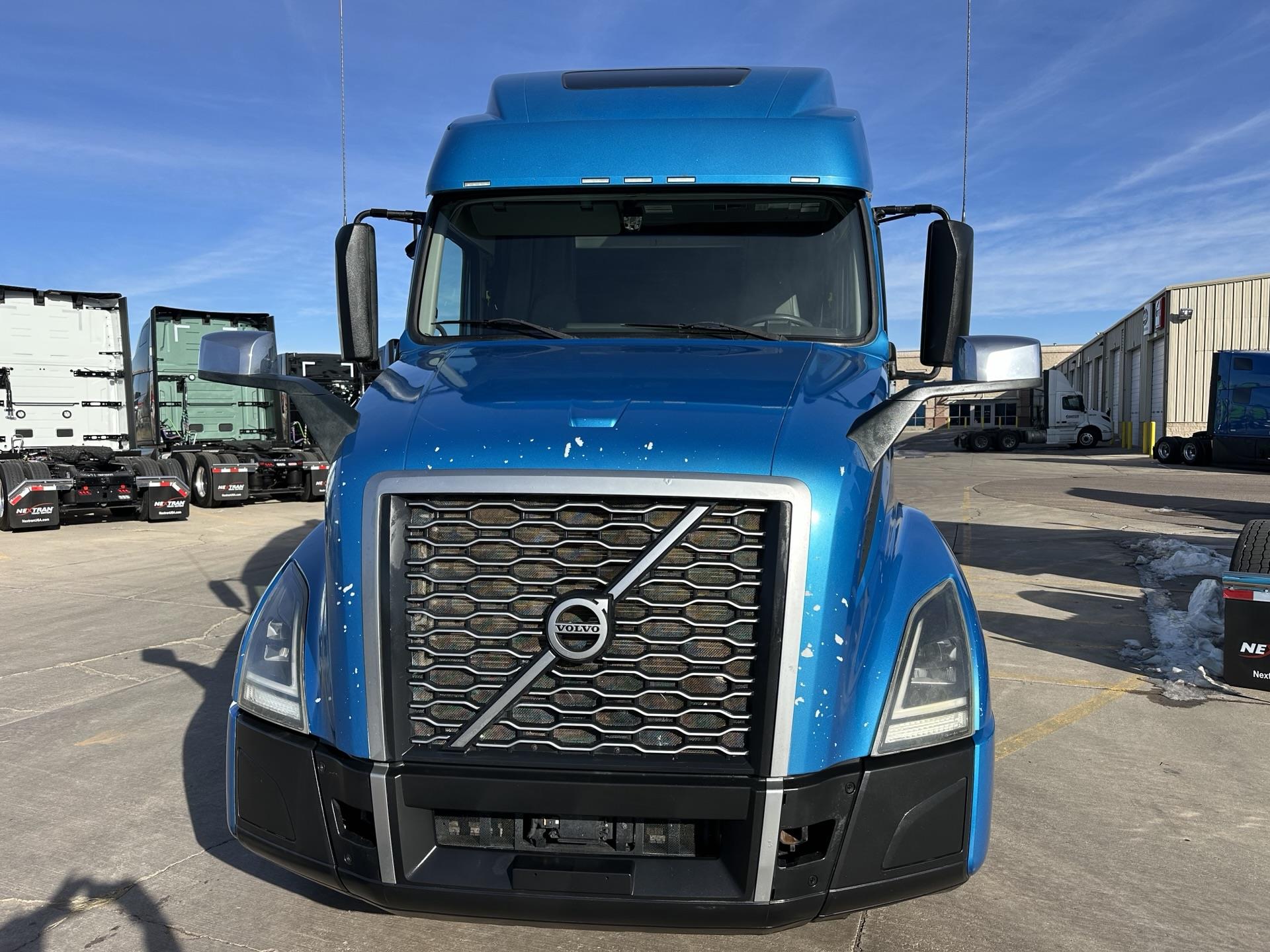 2020 Volvo - image 3