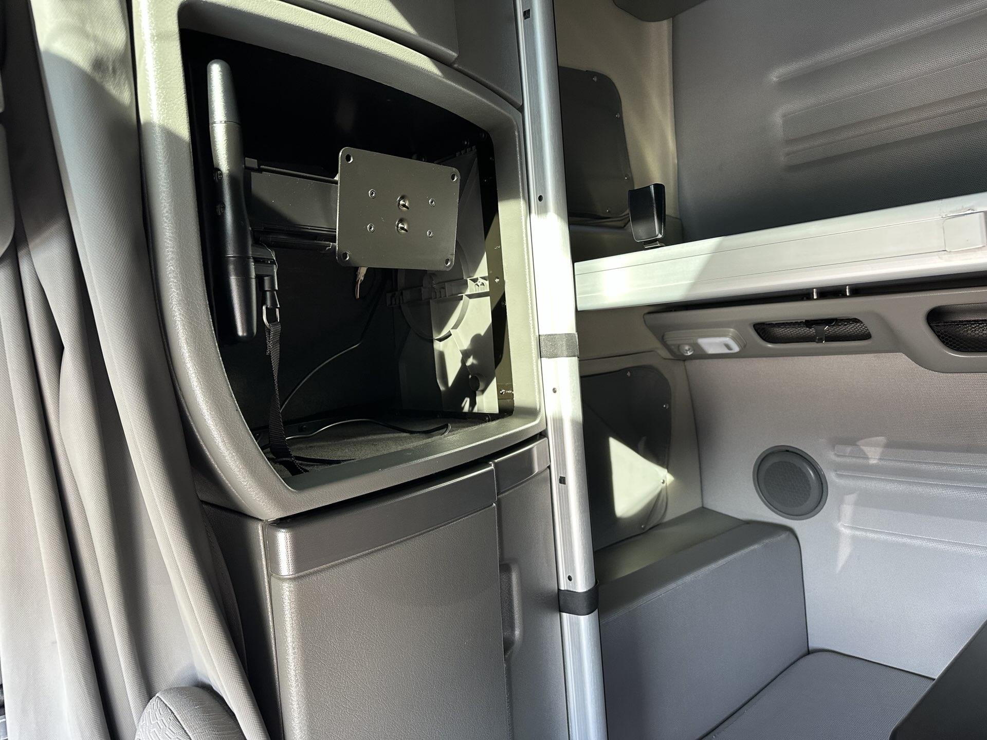 2020 Volvo - image 11