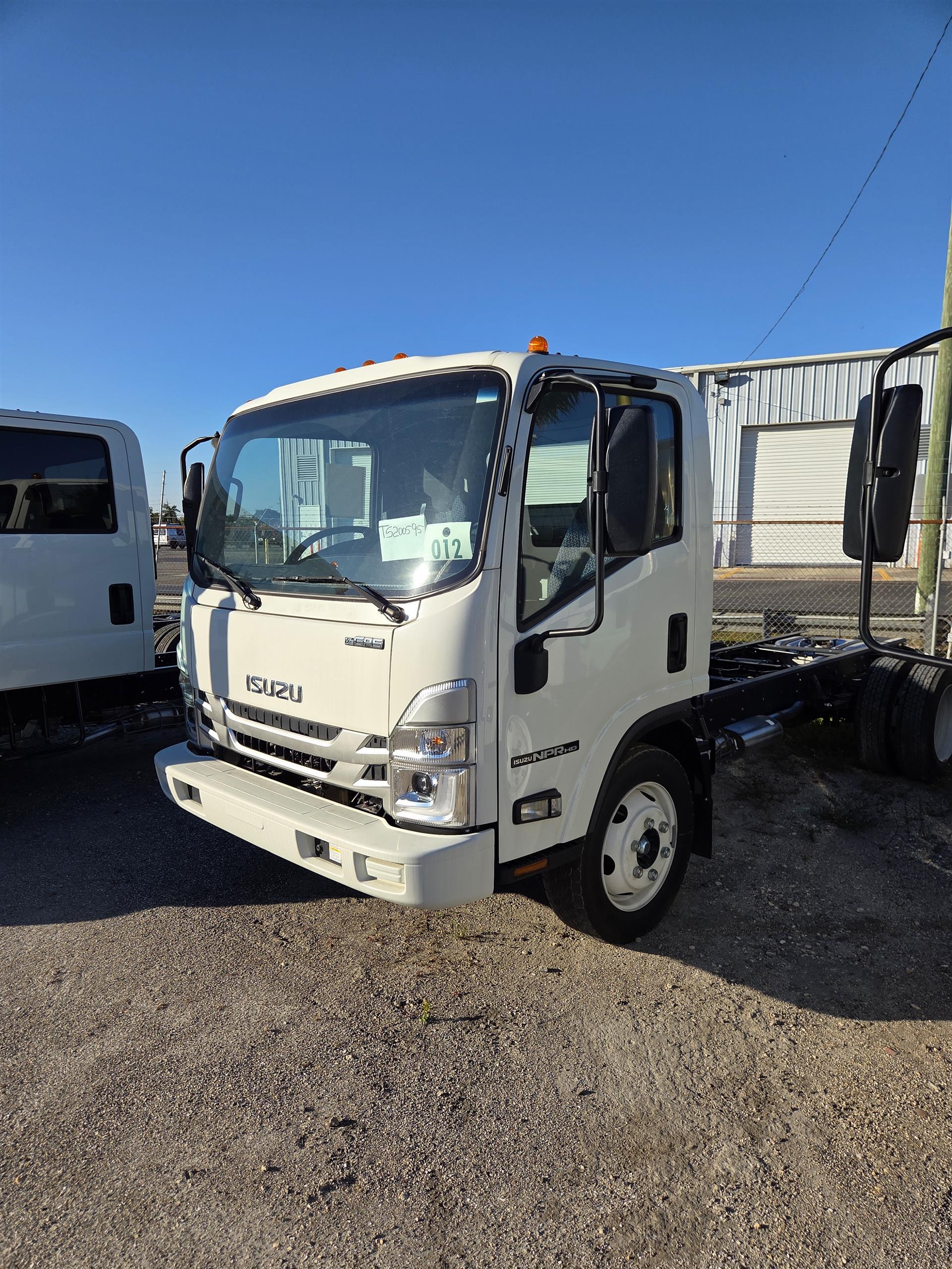 2026 Isuzu NPR-1F204