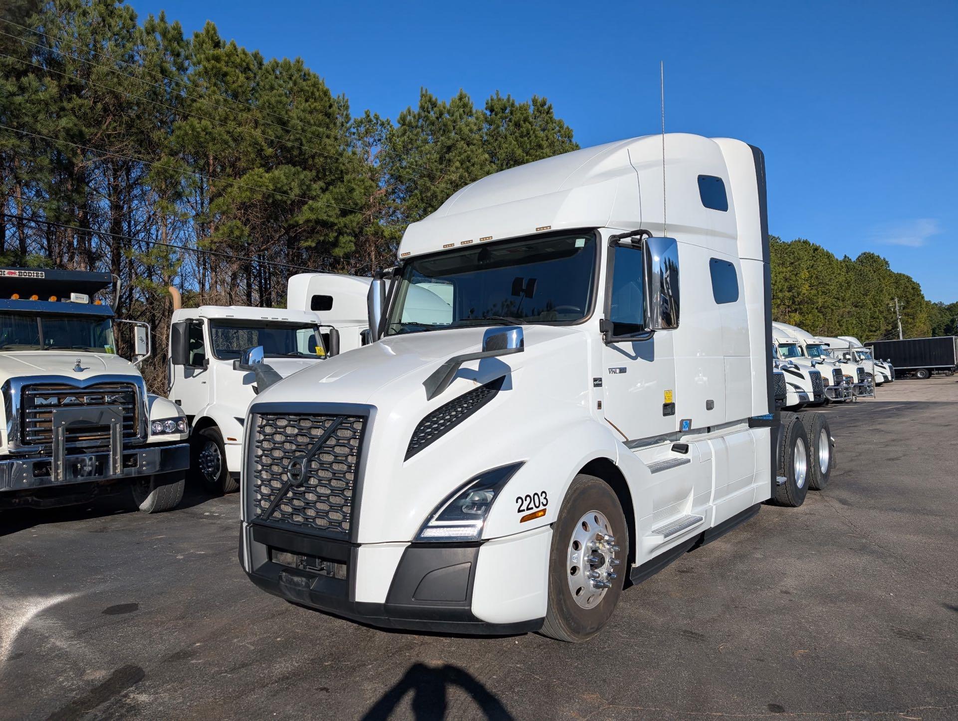 2022 Volvo VNL64T760