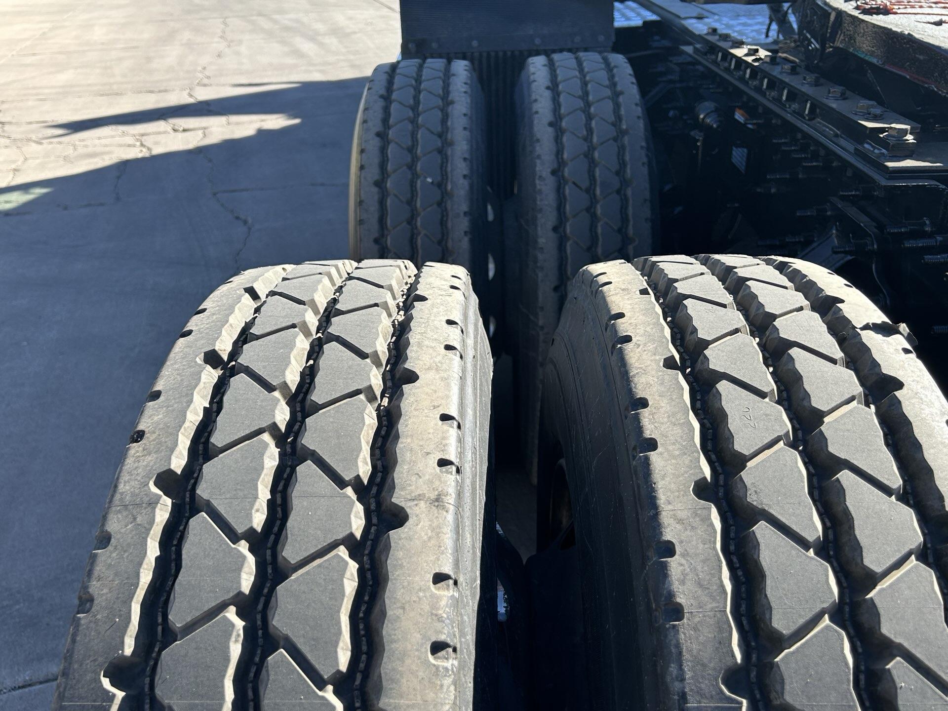 2020 Volvo - image 10