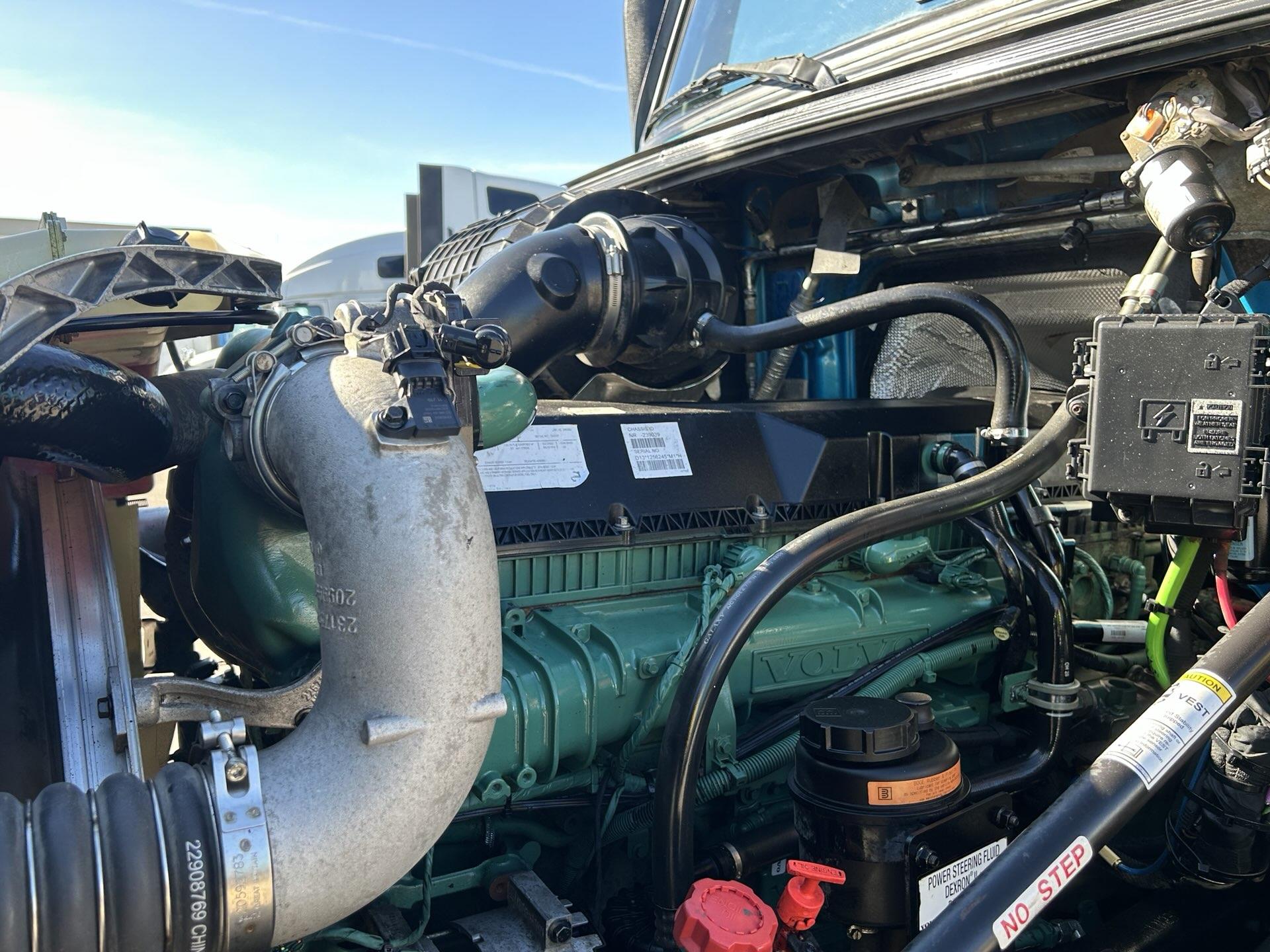 2020 Volvo - image 6