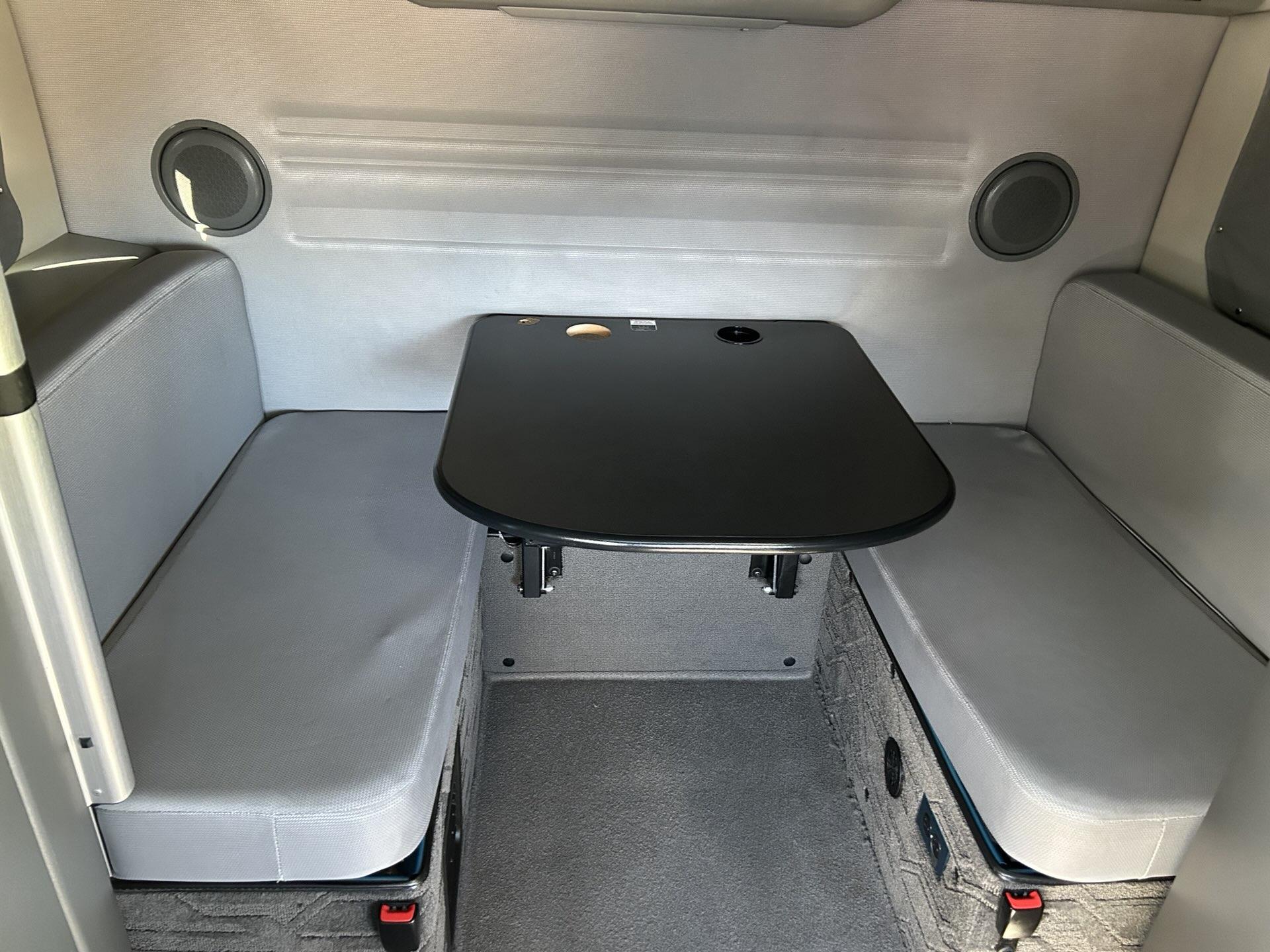 2020 Volvo - image 13