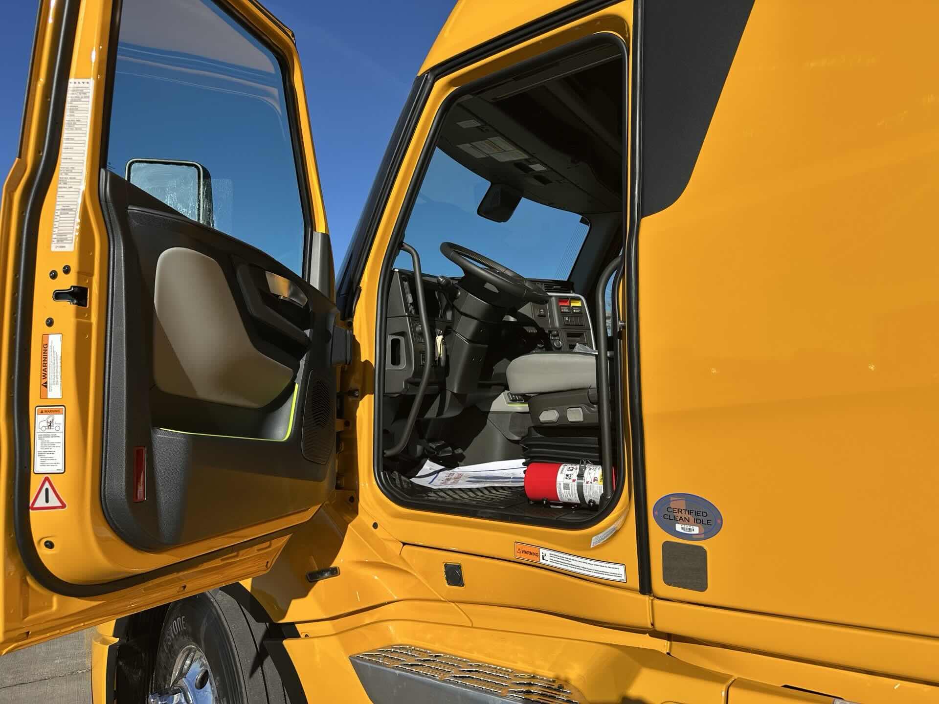 2026 Volvo - image 7