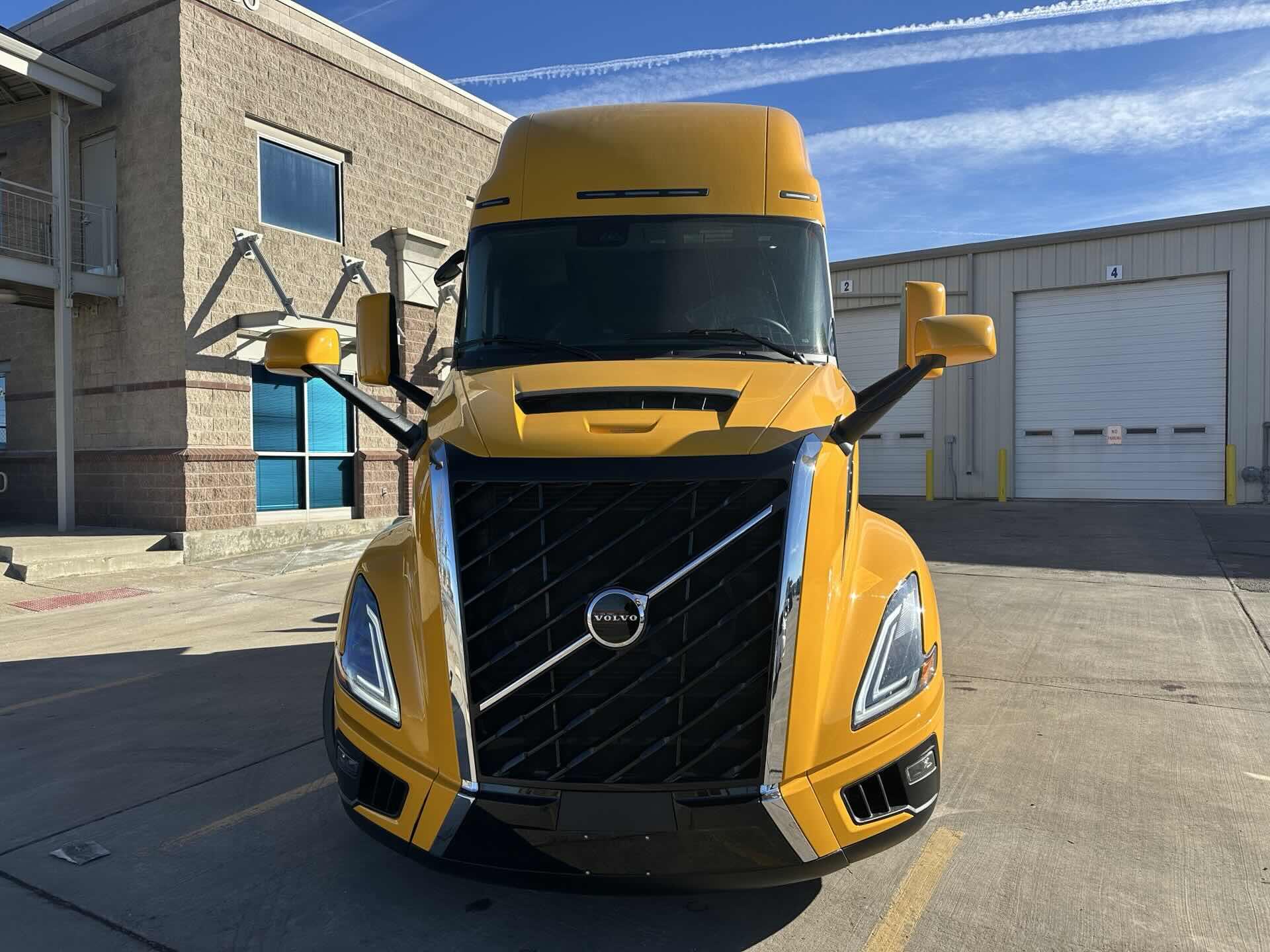 2026 Volvo - image 5