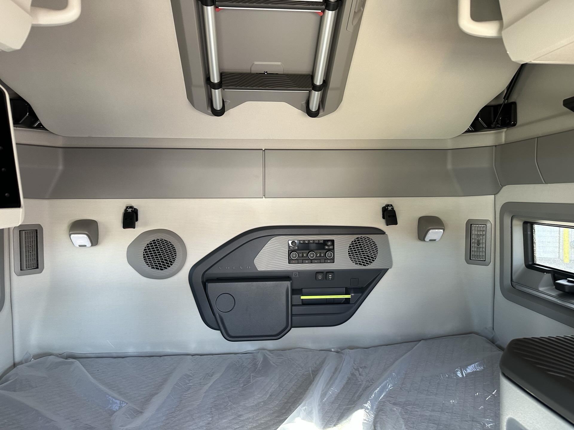 2026 Volvo - image 11