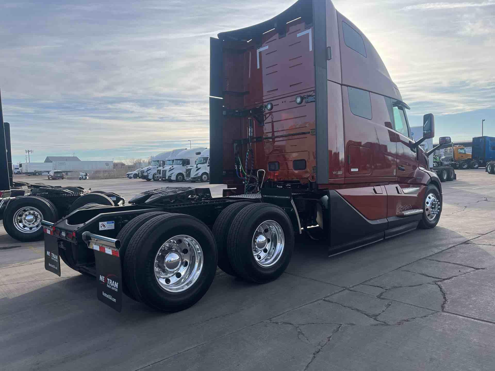 2026 Volvo - image 7