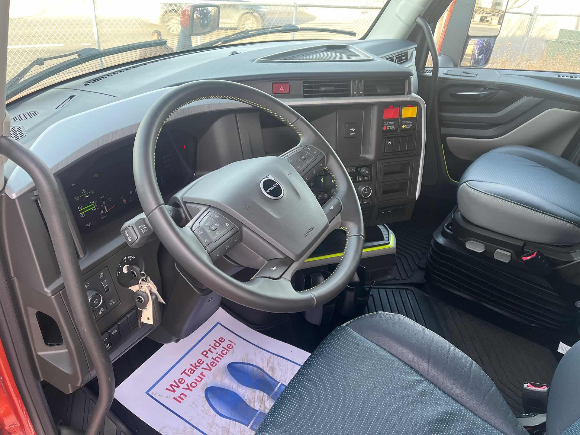 2026 Volvo - image 13