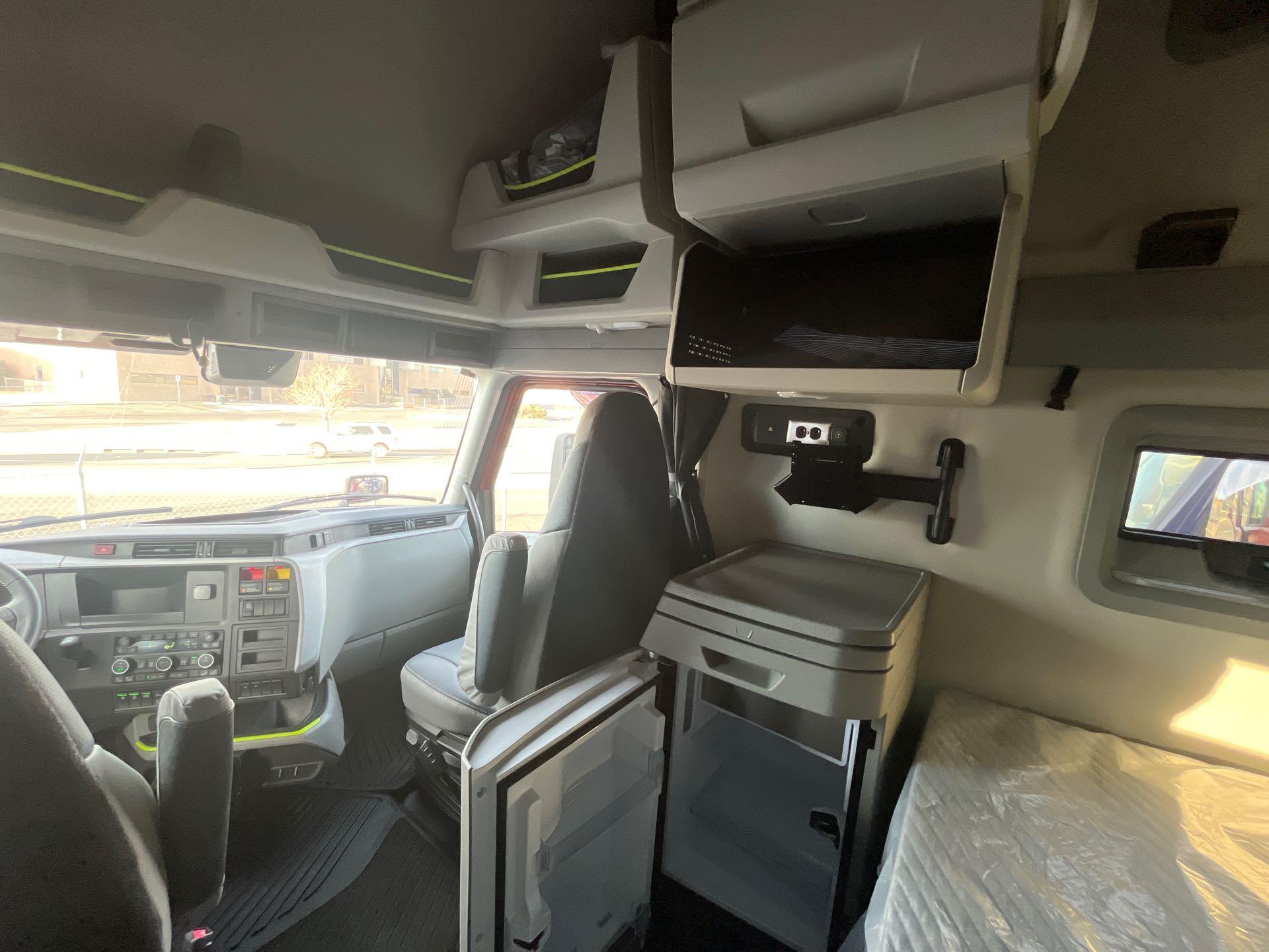 2026 Volvo - image 17