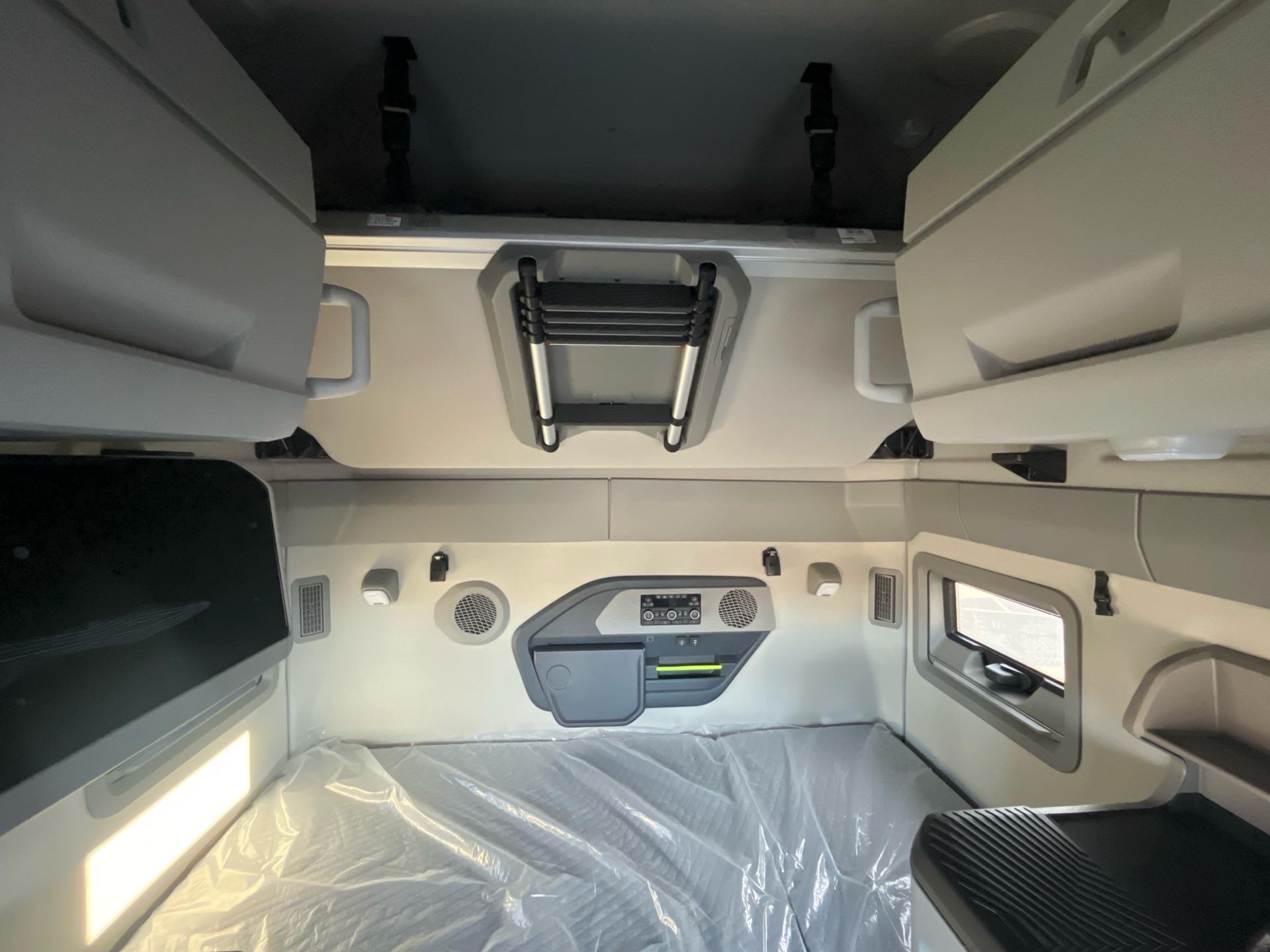 2026 Volvo - image 18