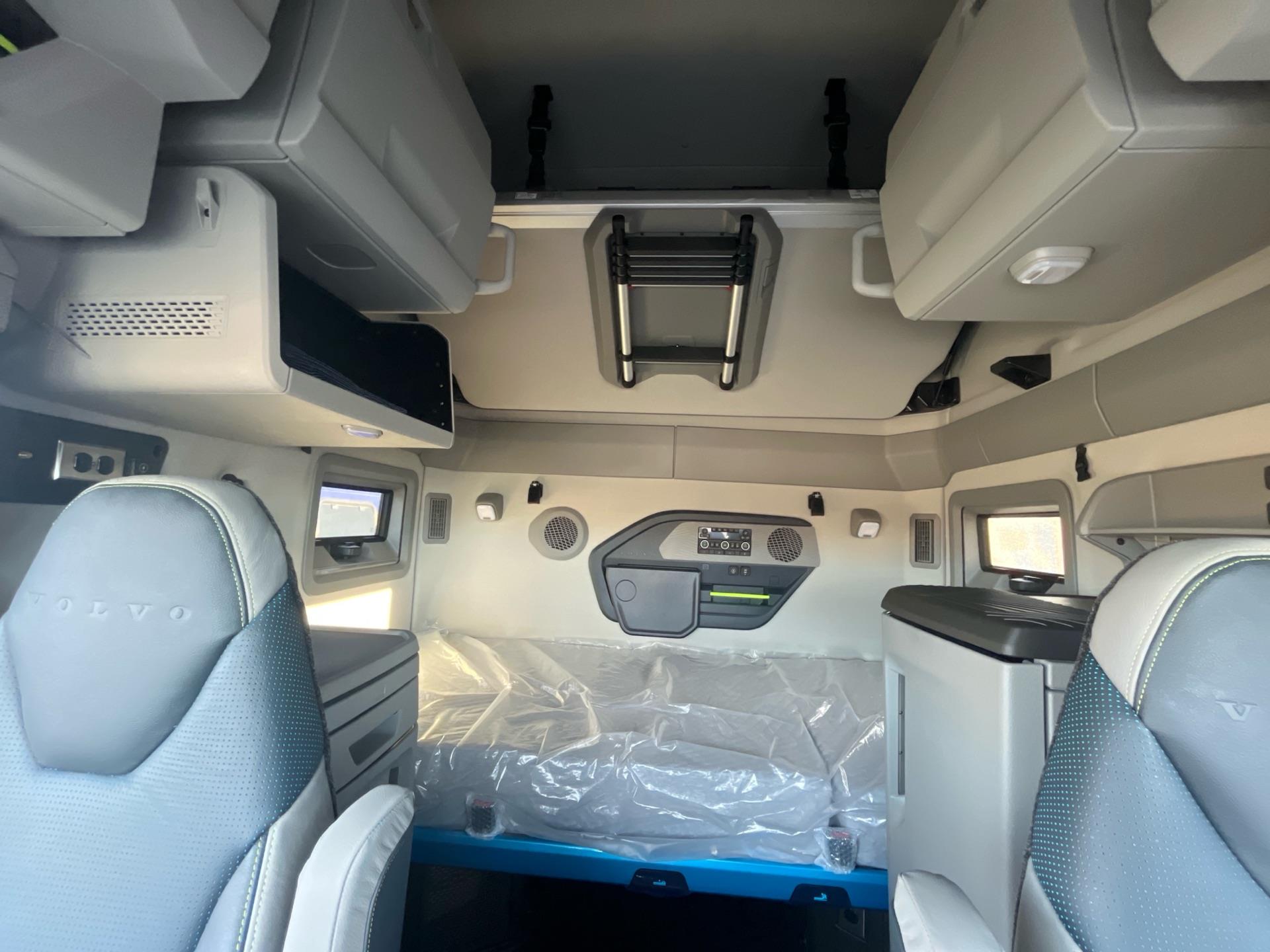 2026 Volvo - image 21