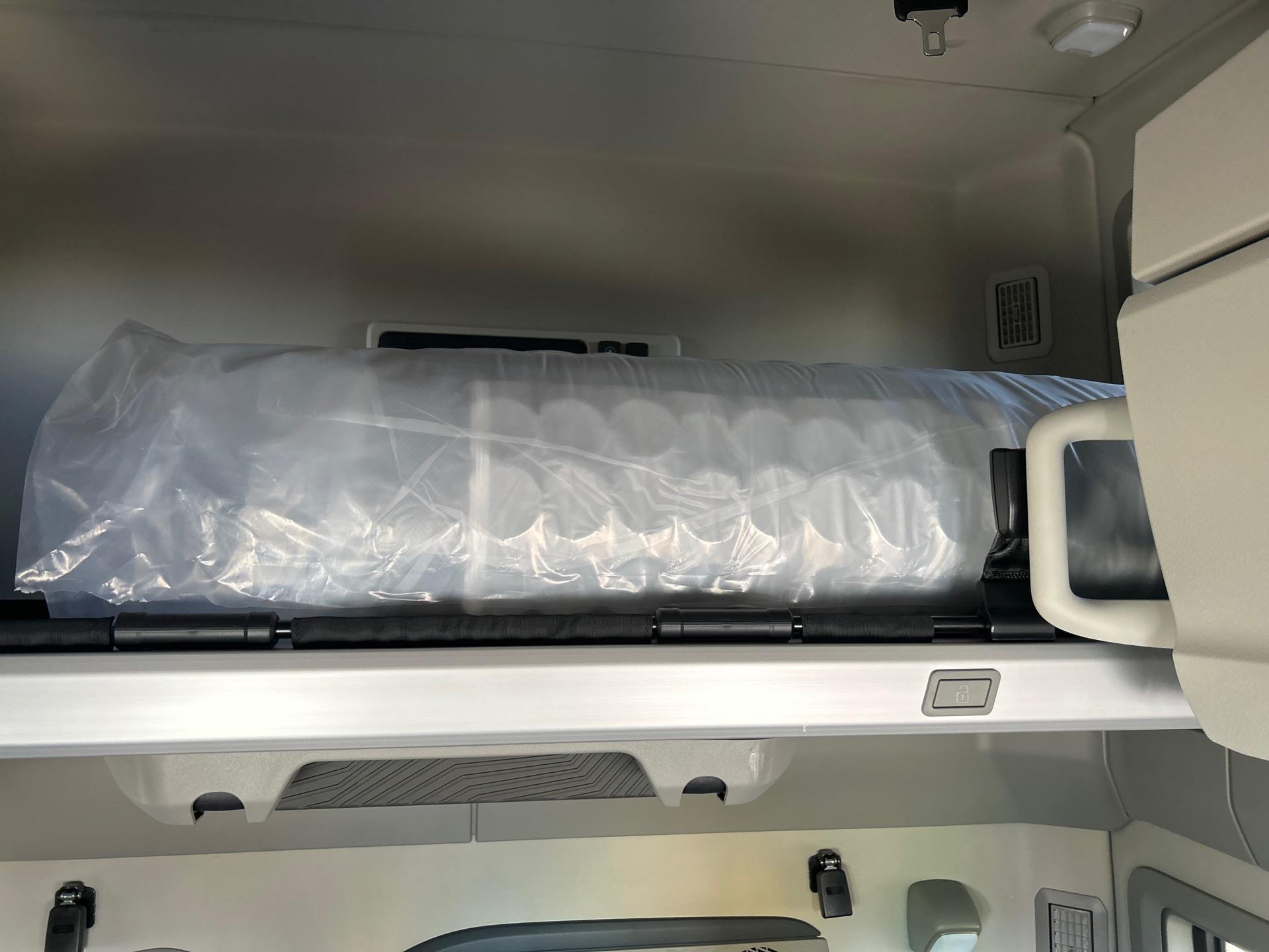 2026 Volvo - image 8