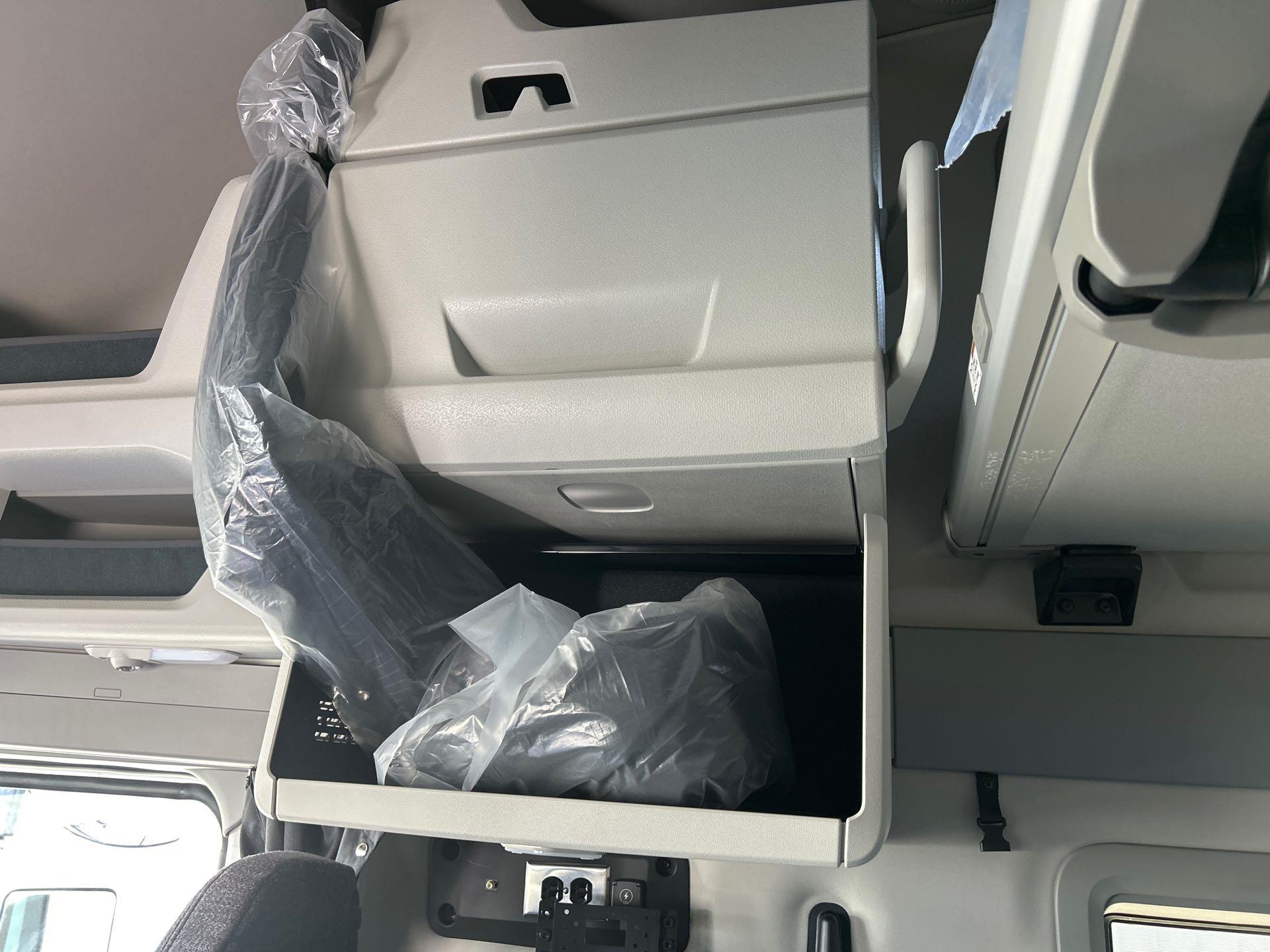 2026 Volvo - image 10