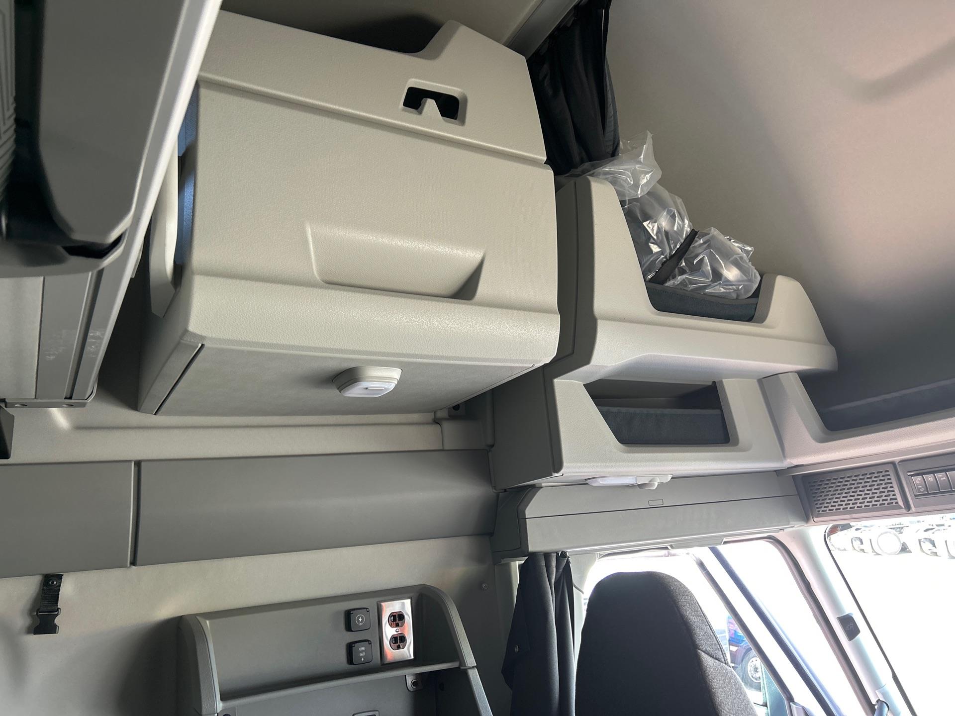 2026 Volvo - image 12