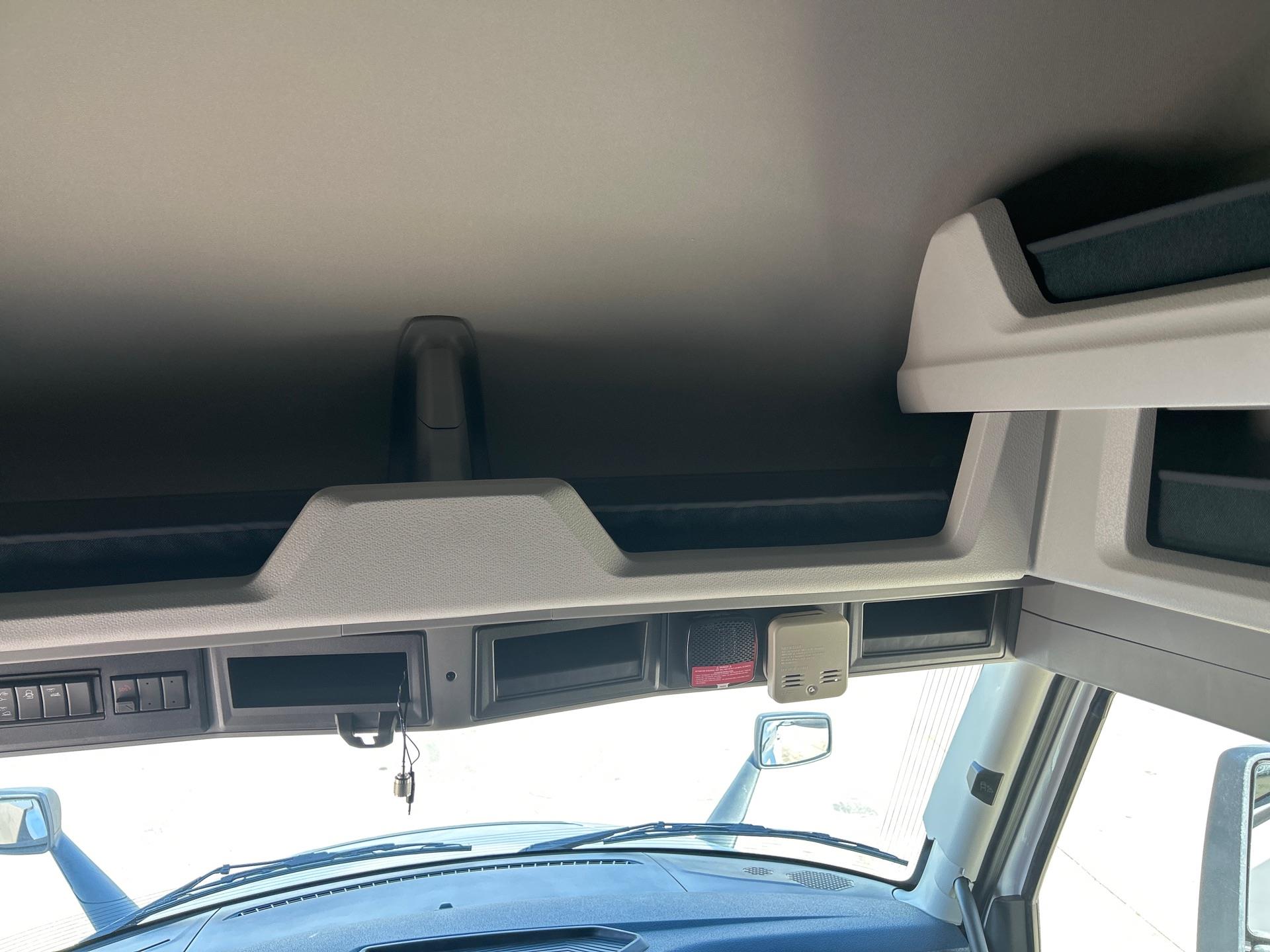 2026 Volvo - image 14