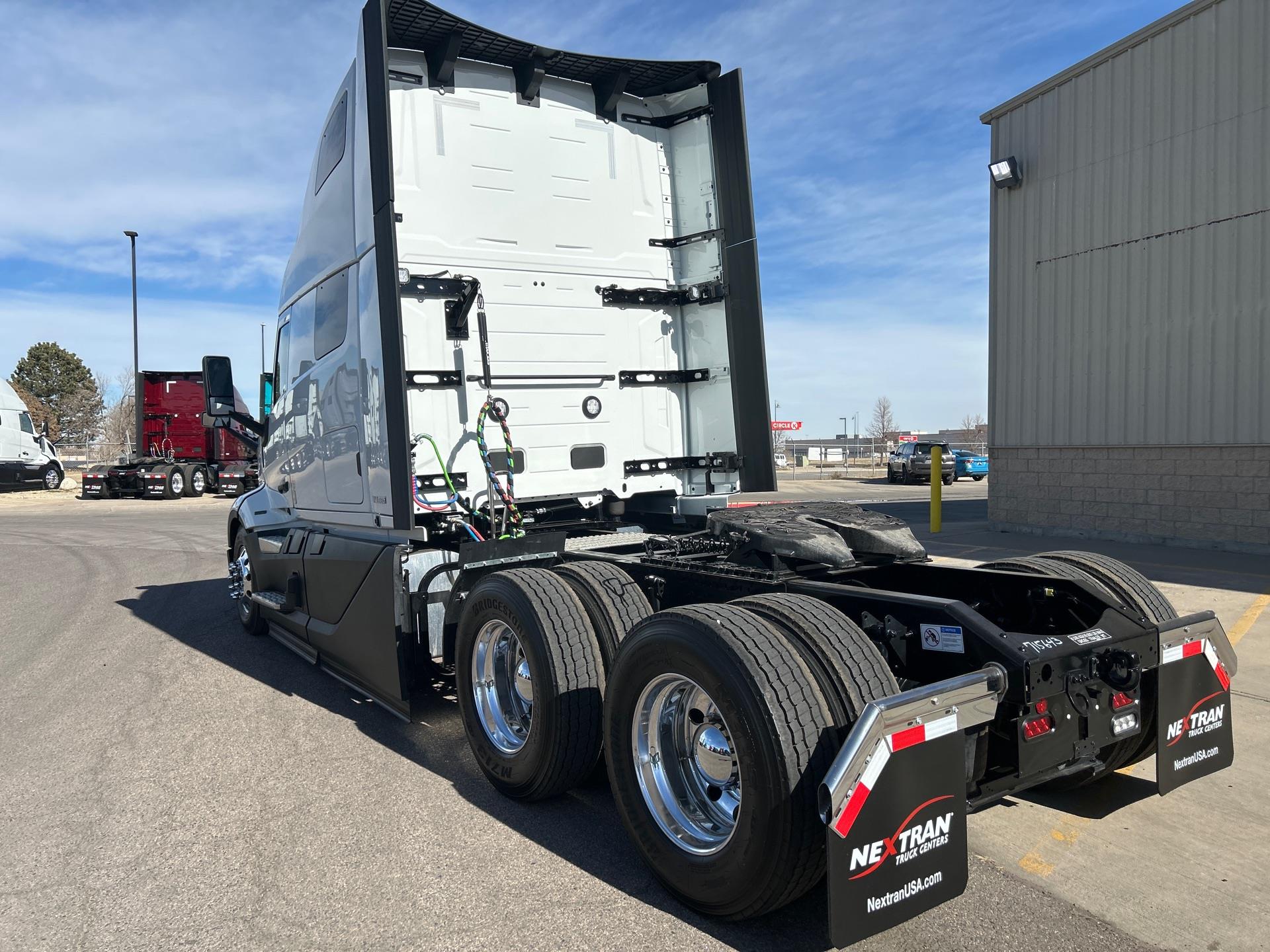 2026 Volvo - image 3