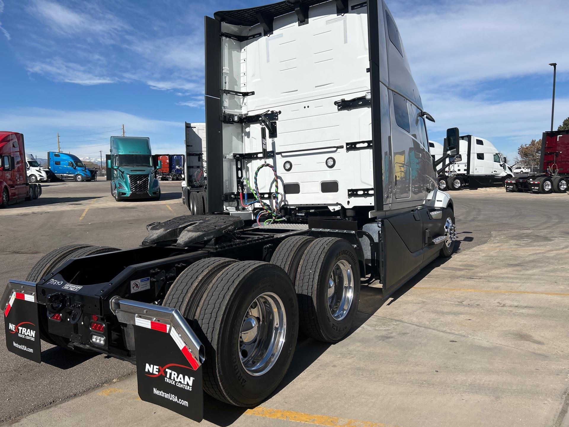 2026 Volvo - image 6