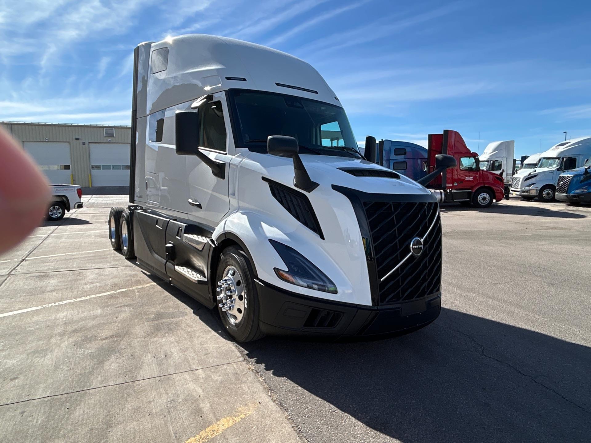 2026 Volvo - image 4