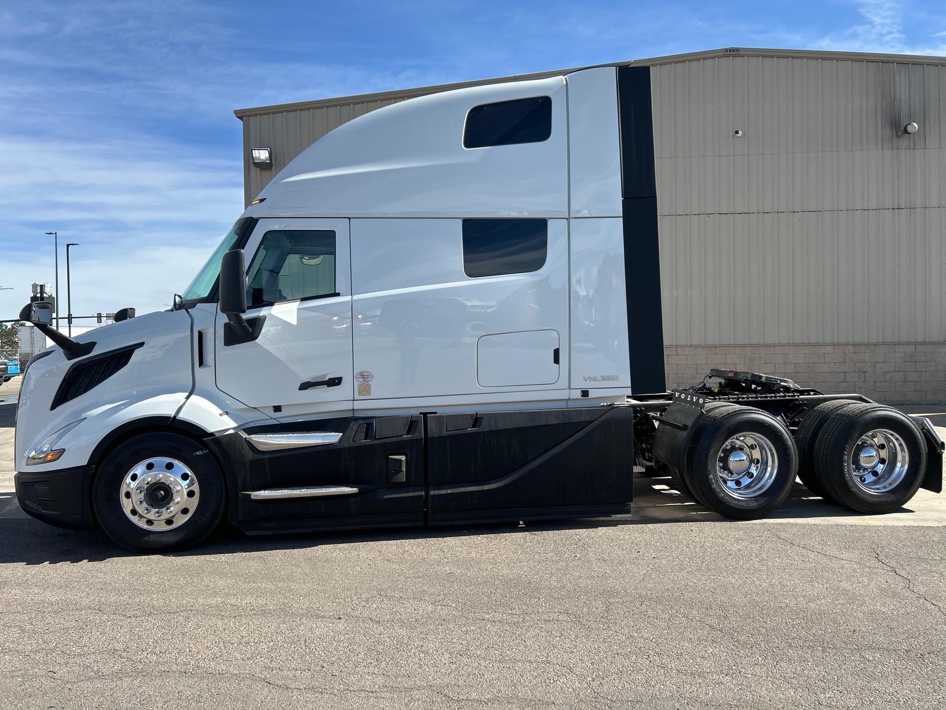 2026 Volvo - image 2