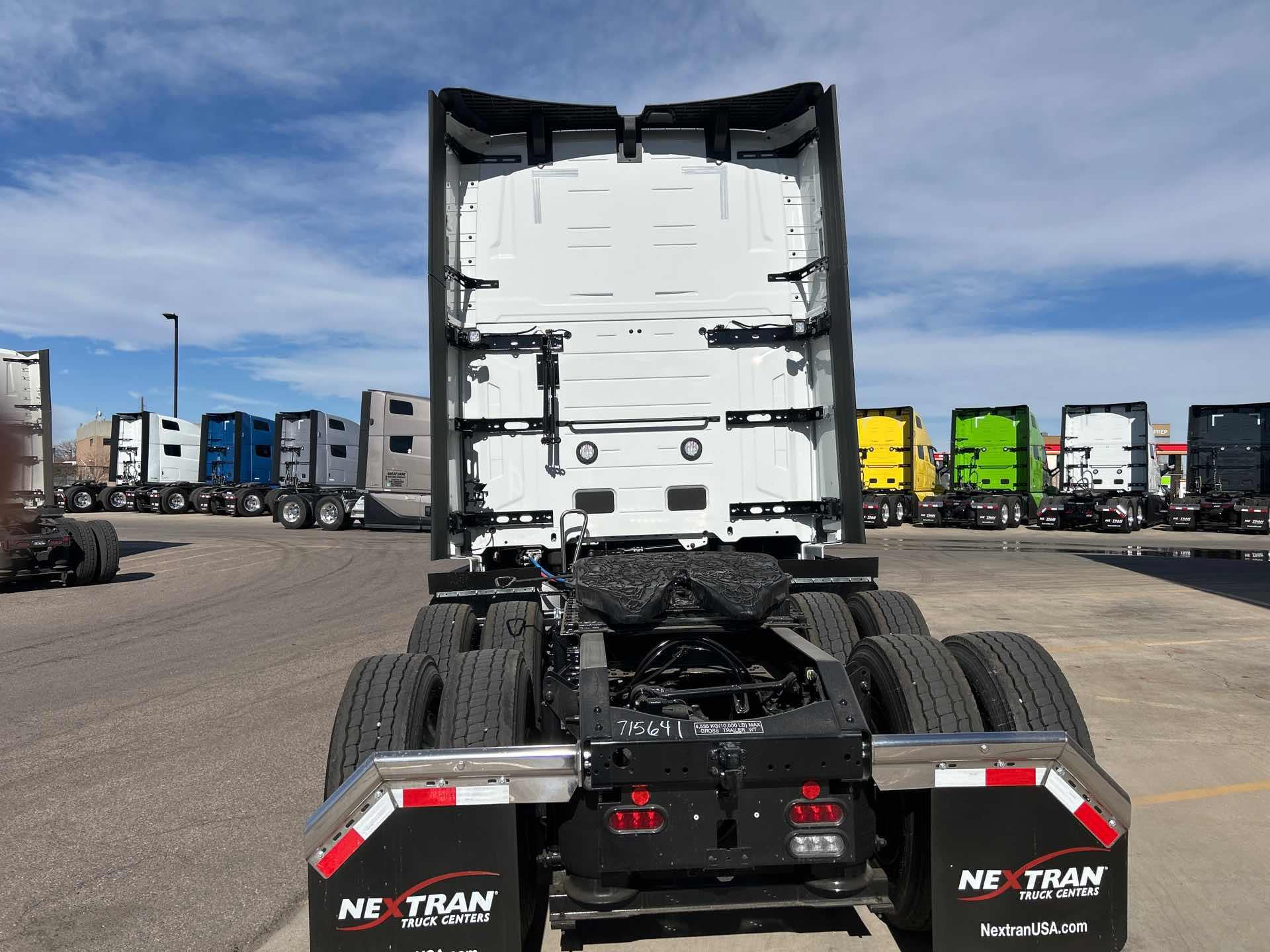 2026 Volvo - image 4