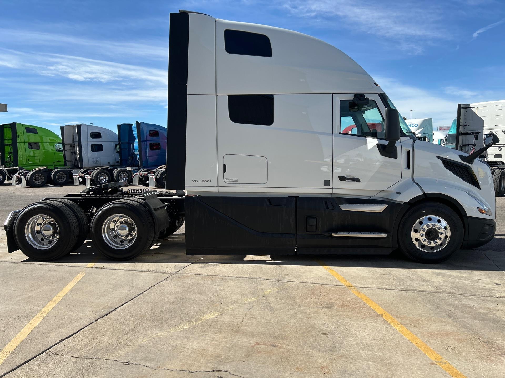 2026 Volvo - image 6