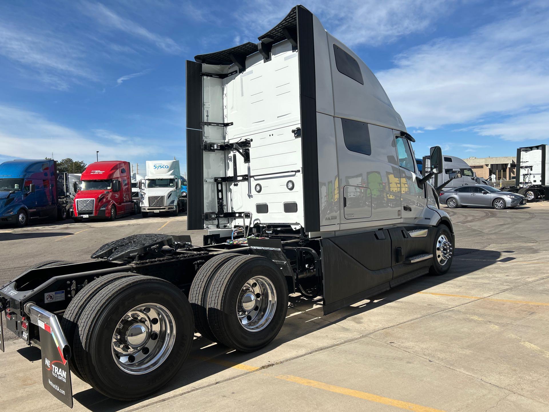 2026 Volvo - image 7