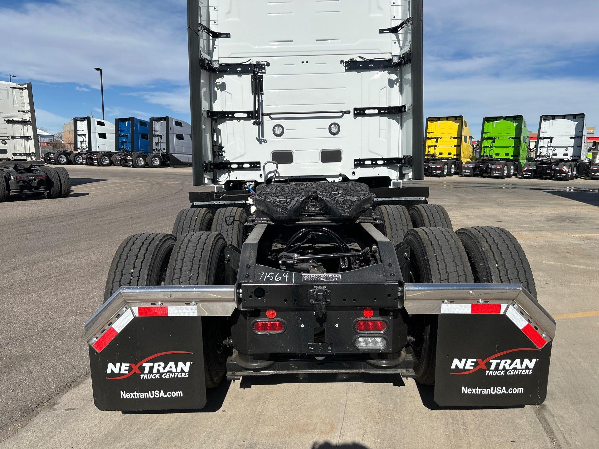 2026 Volvo - image 8