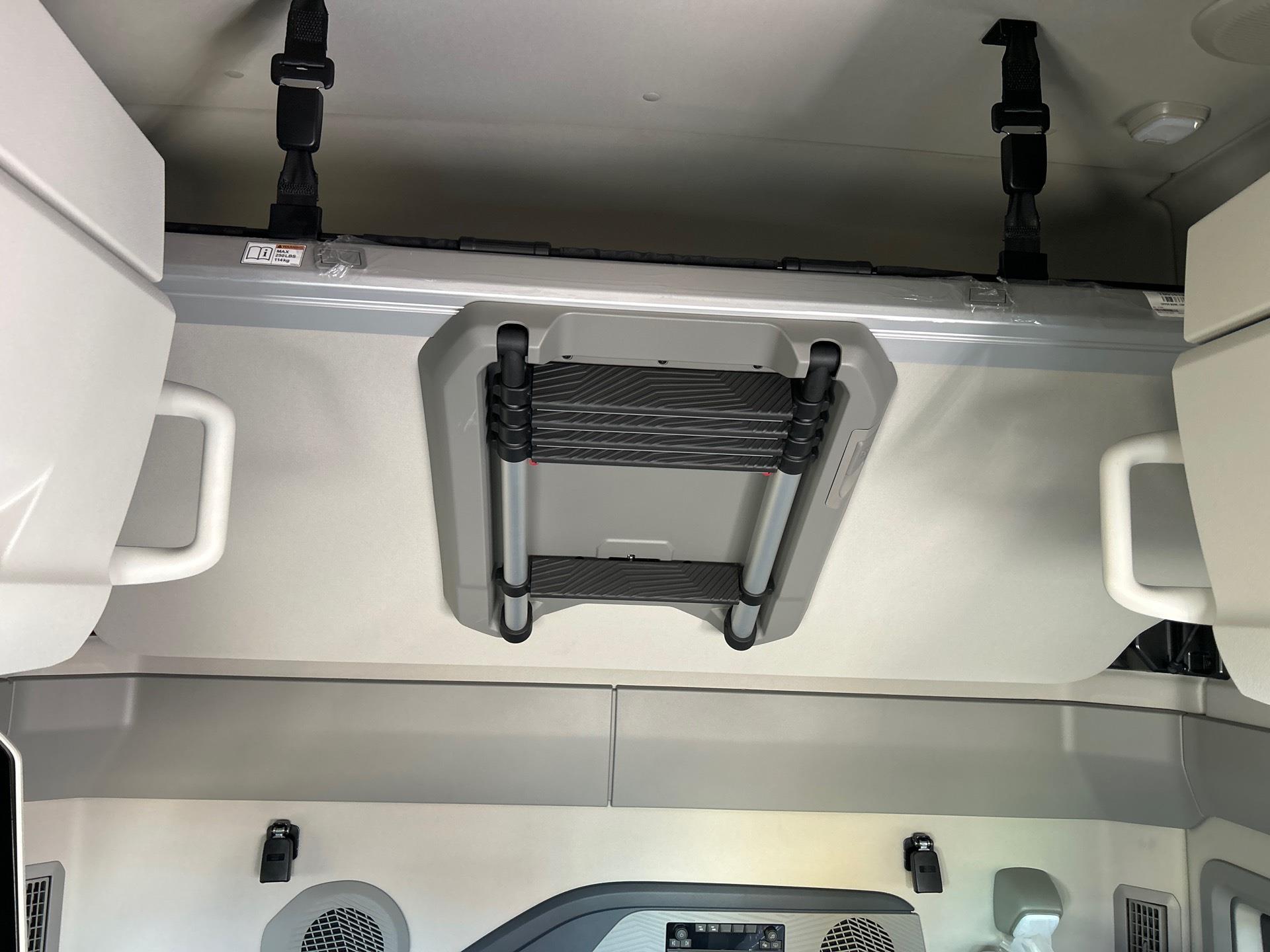 2026 Volvo - image 10