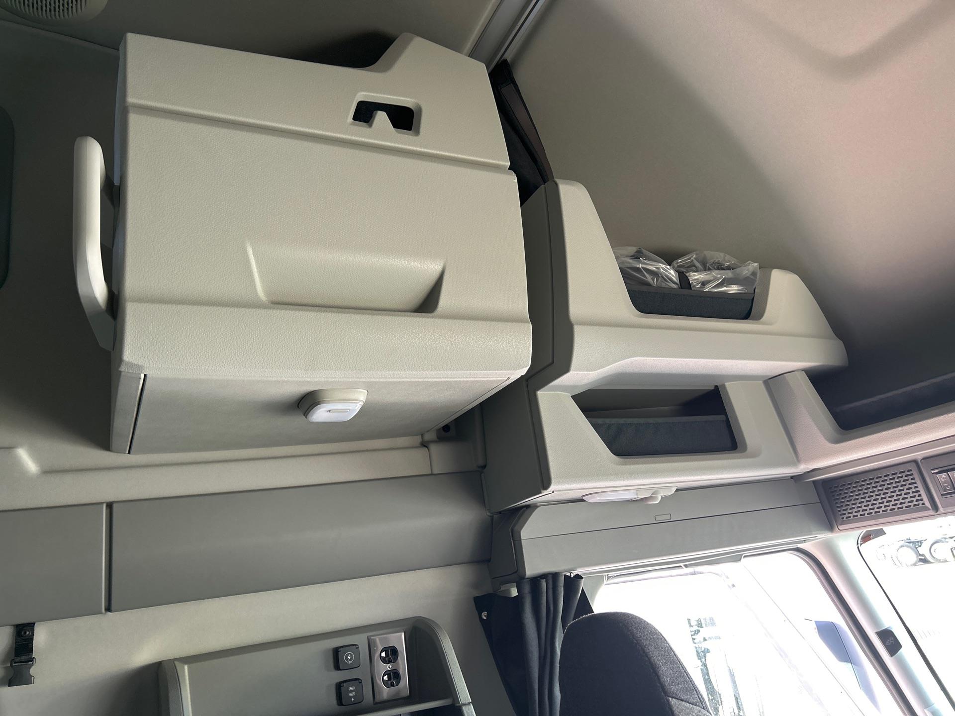 2026 Volvo - image 14