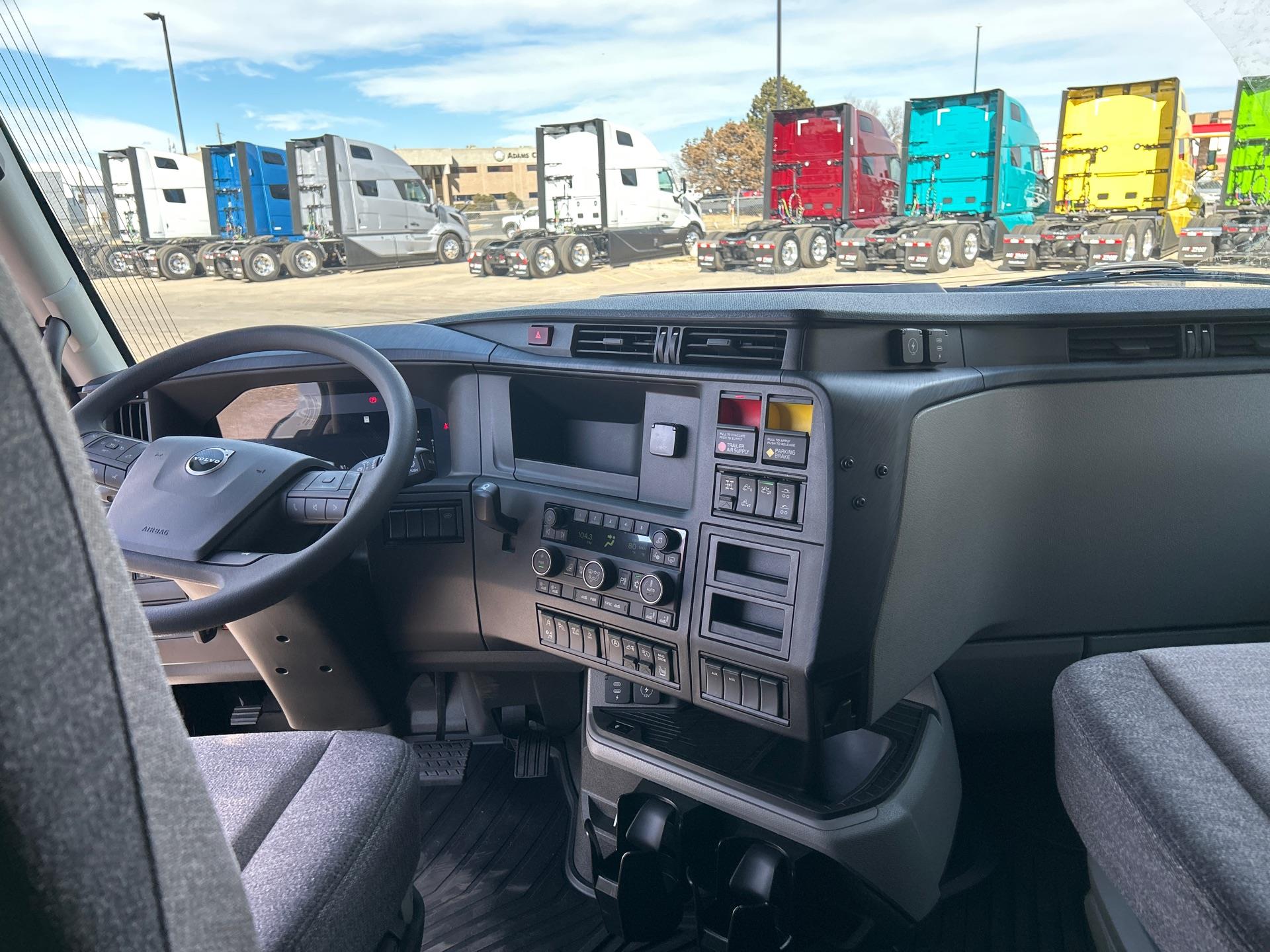 2026 Volvo - image 15