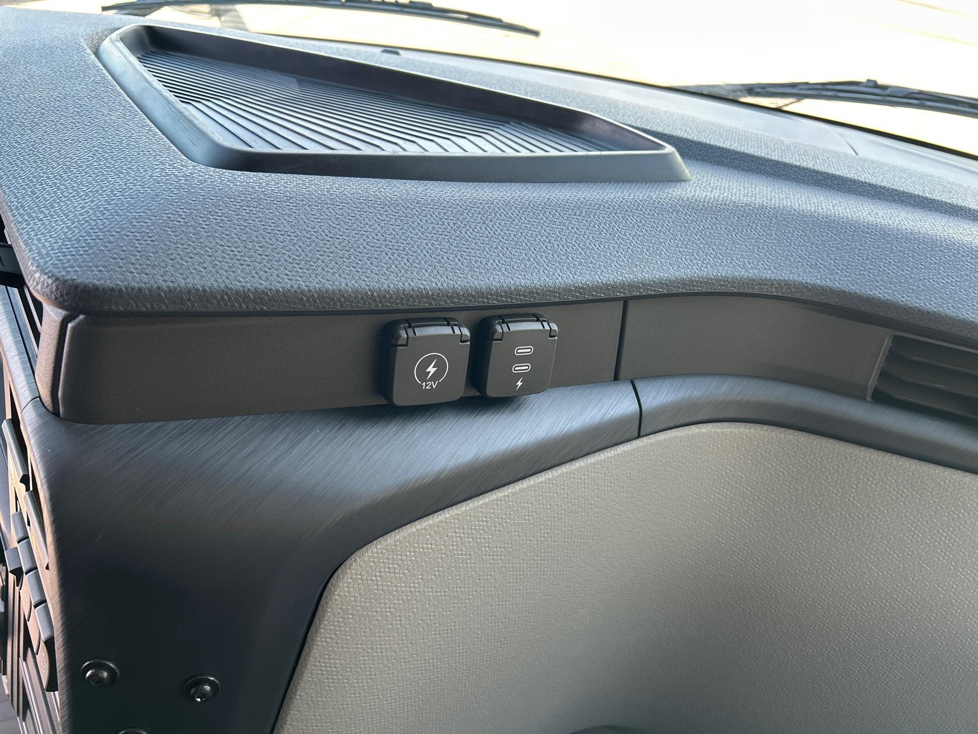 2026 Volvo - image 17