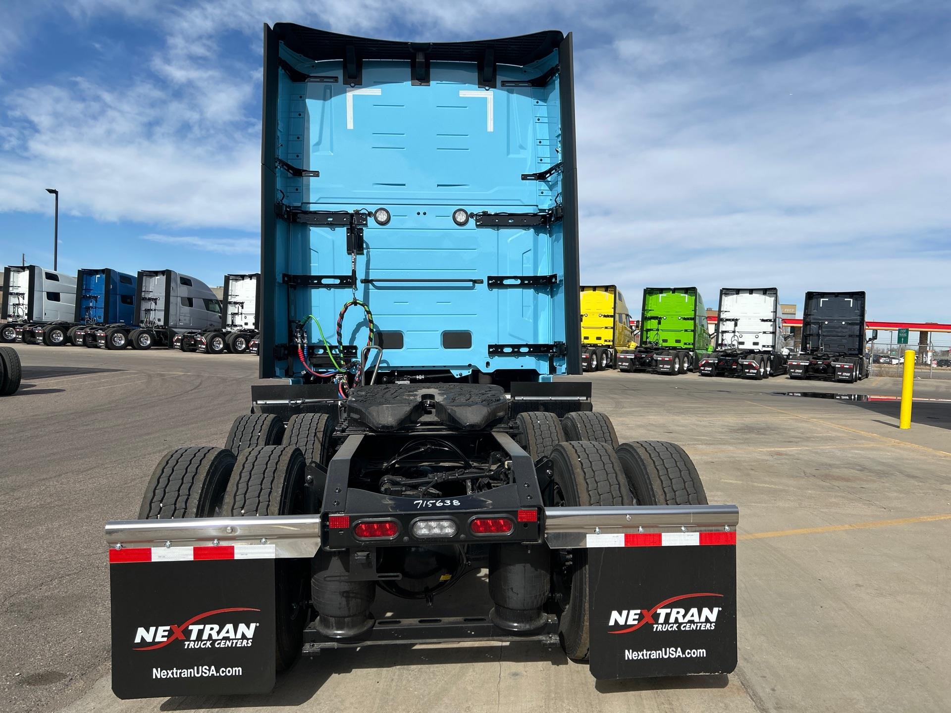 2026 Volvo - image 4