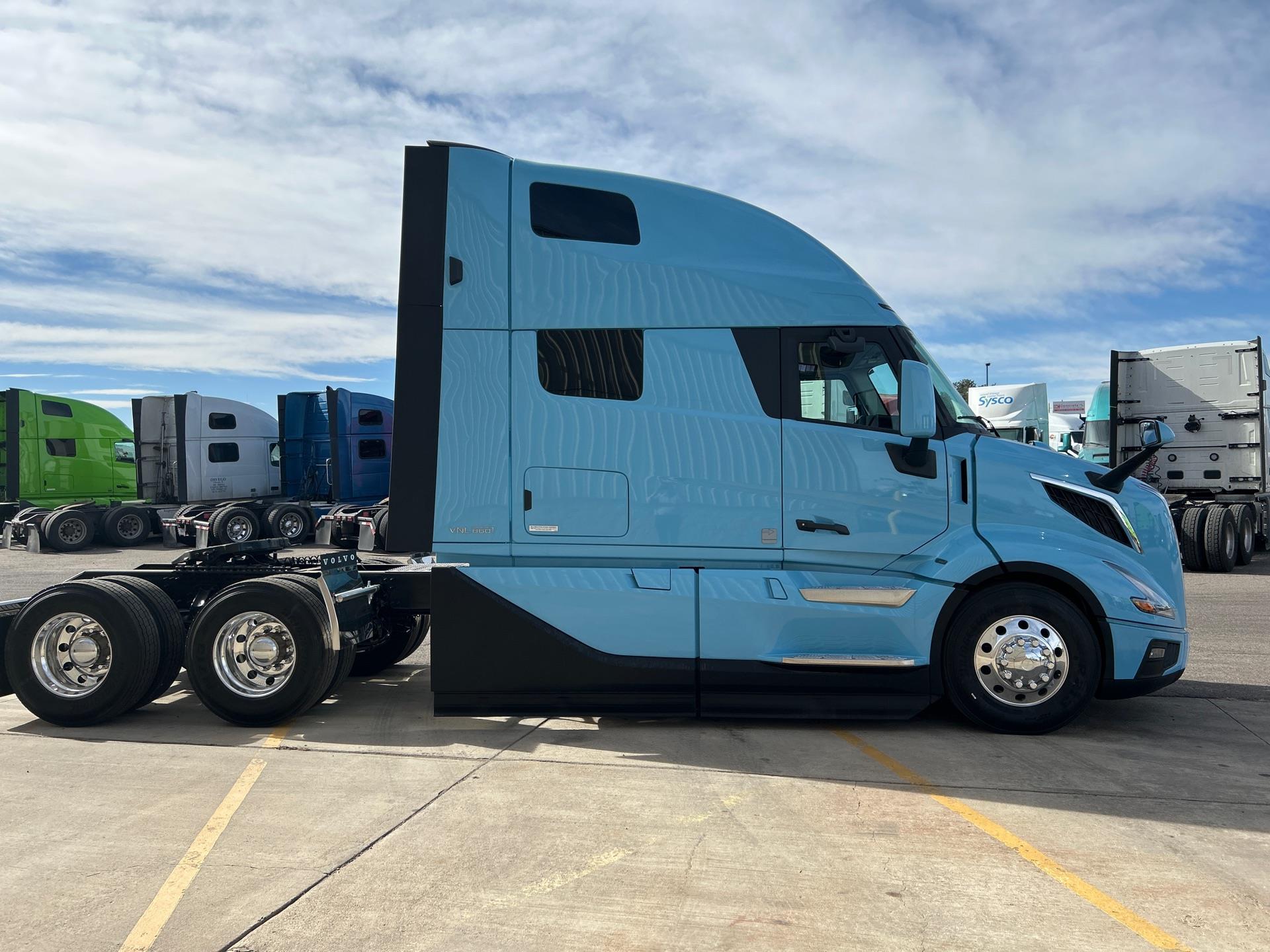 2026 Volvo - image 6