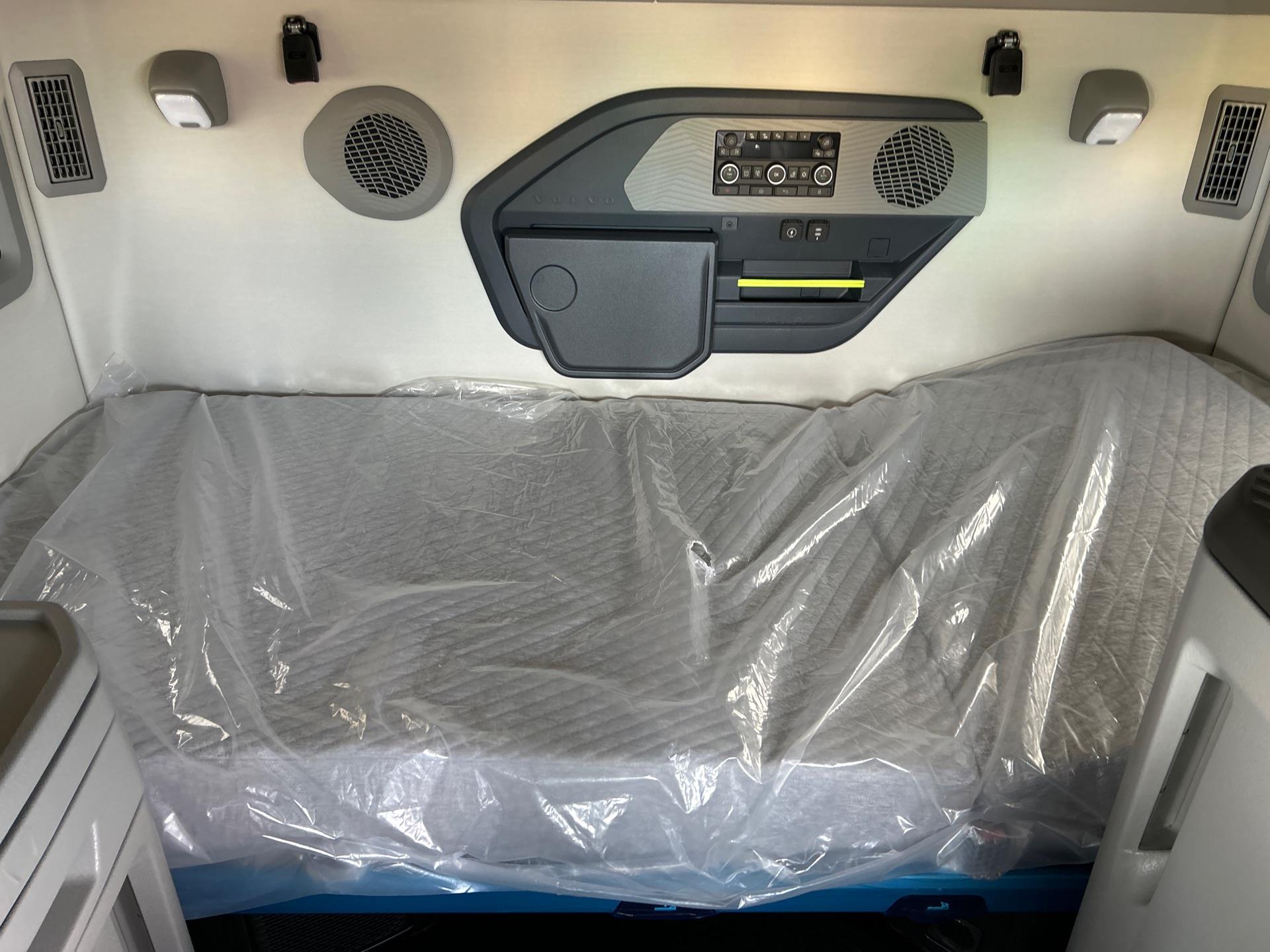 2026 Volvo - image 9