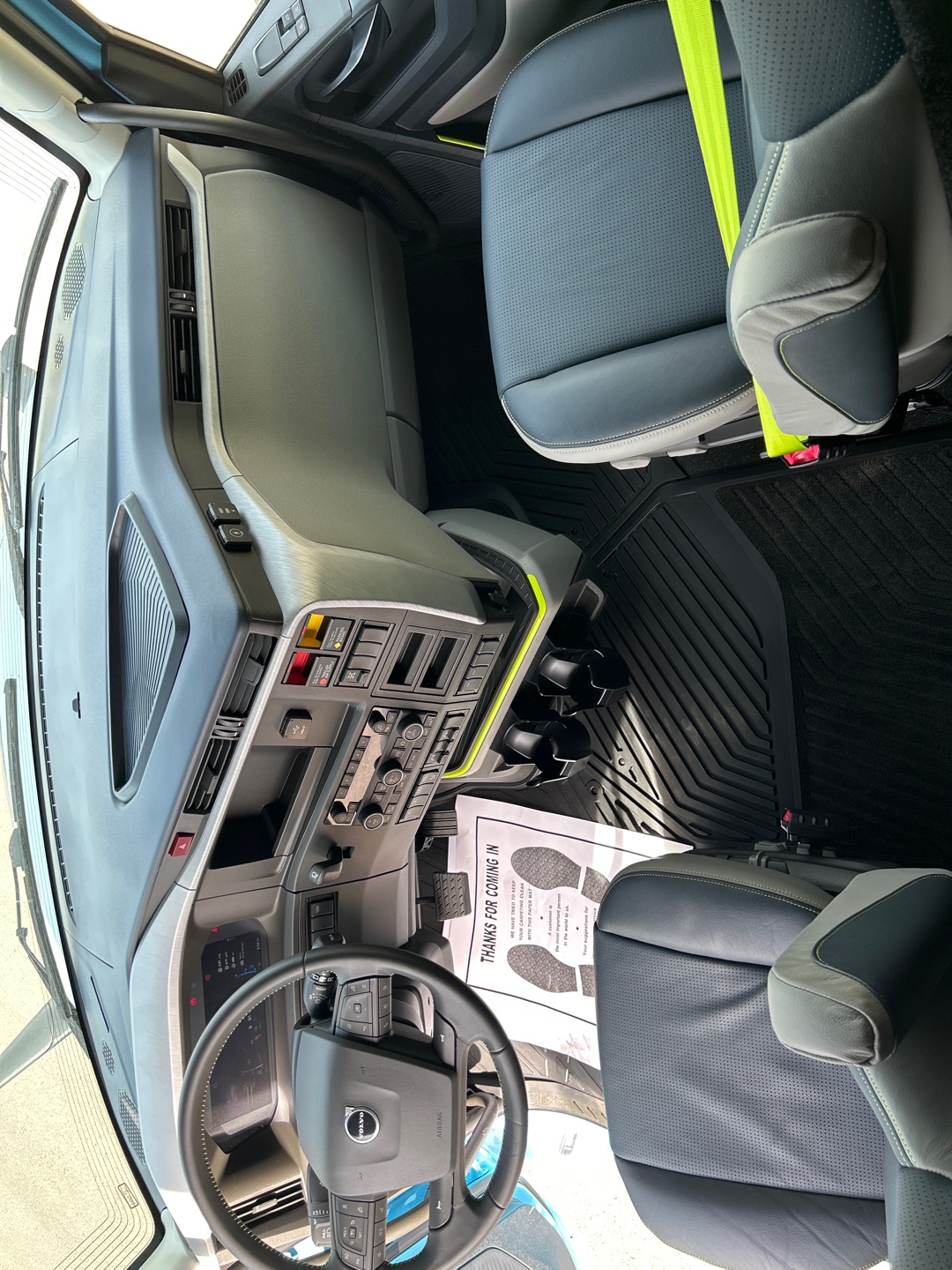 2026 Volvo - image 15