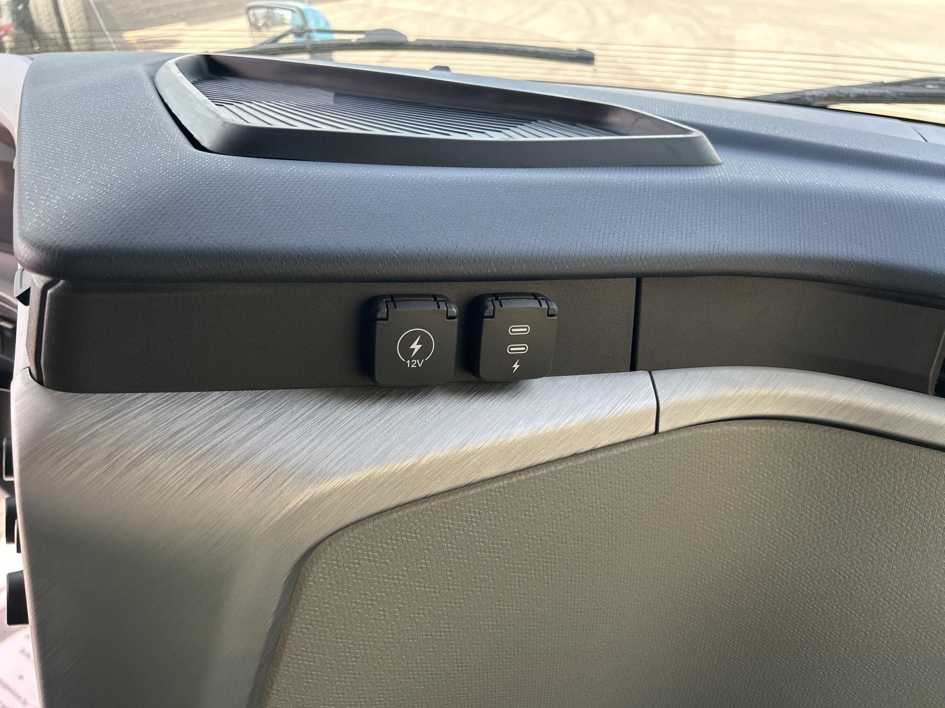 2026 Volvo - image 16