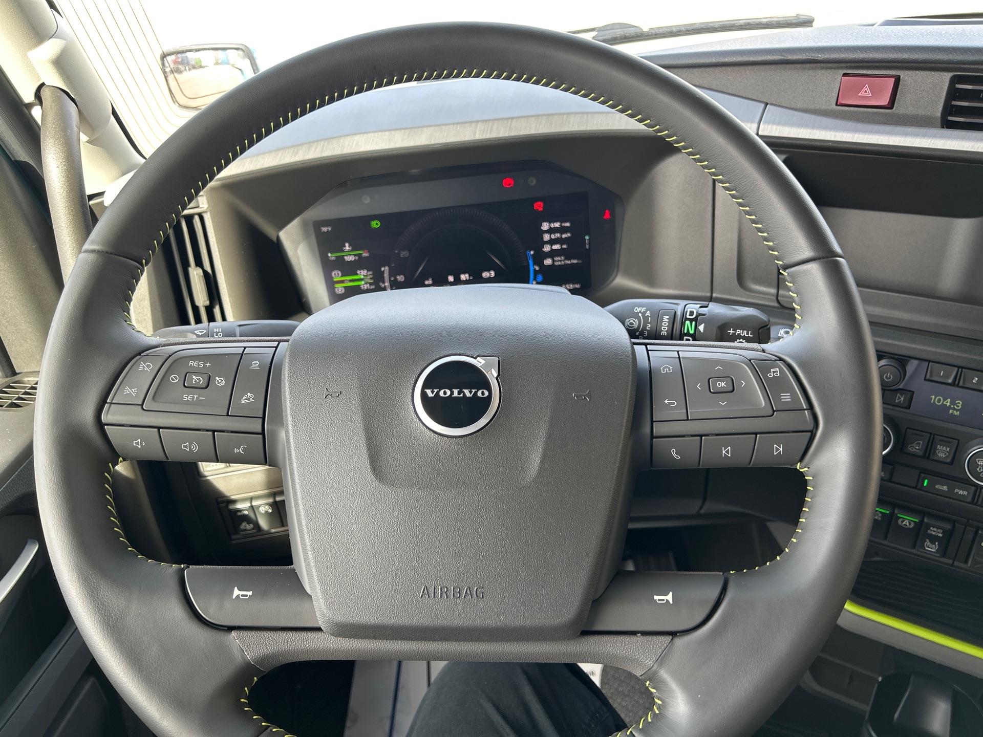 2026 Volvo - image 19