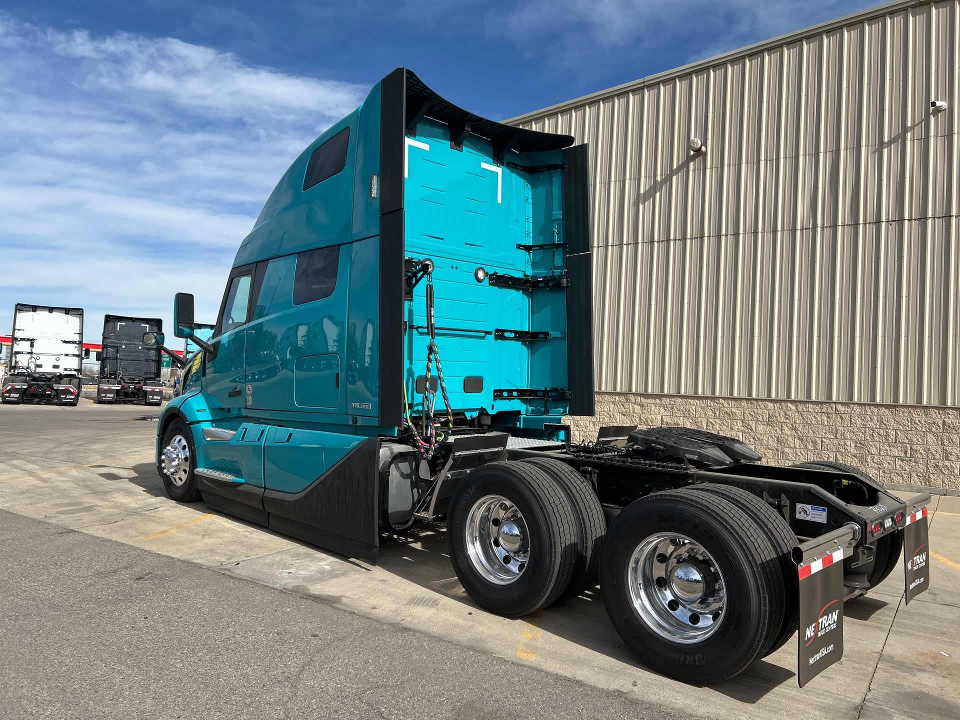 2026 Volvo - image 3