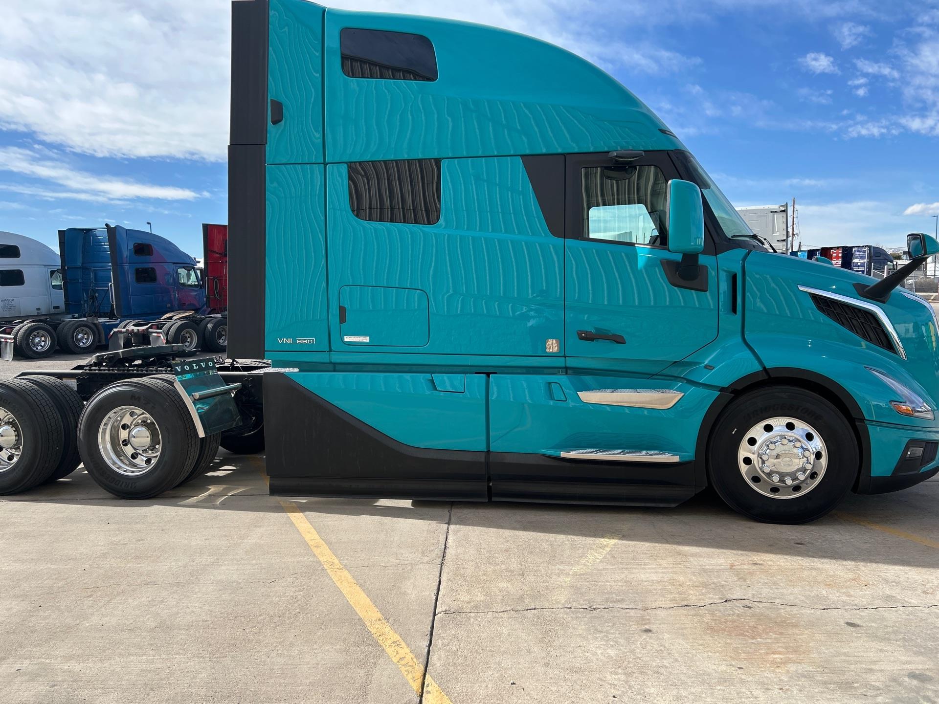 2026 Volvo - image 6