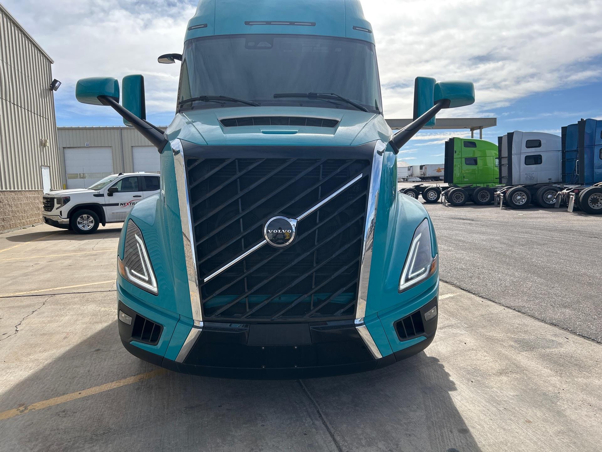 2026 Volvo - image 7