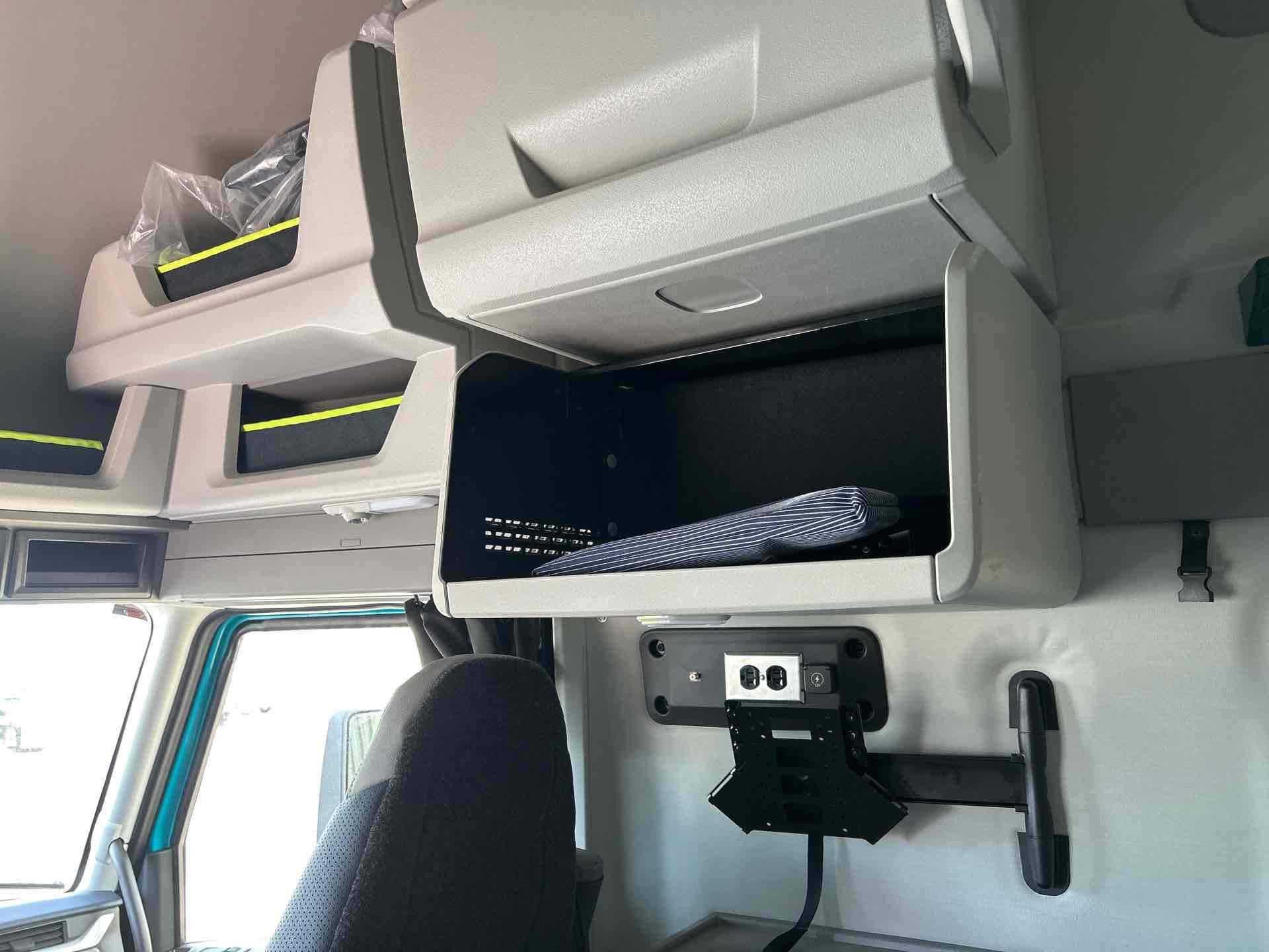 2026 Volvo - image 11