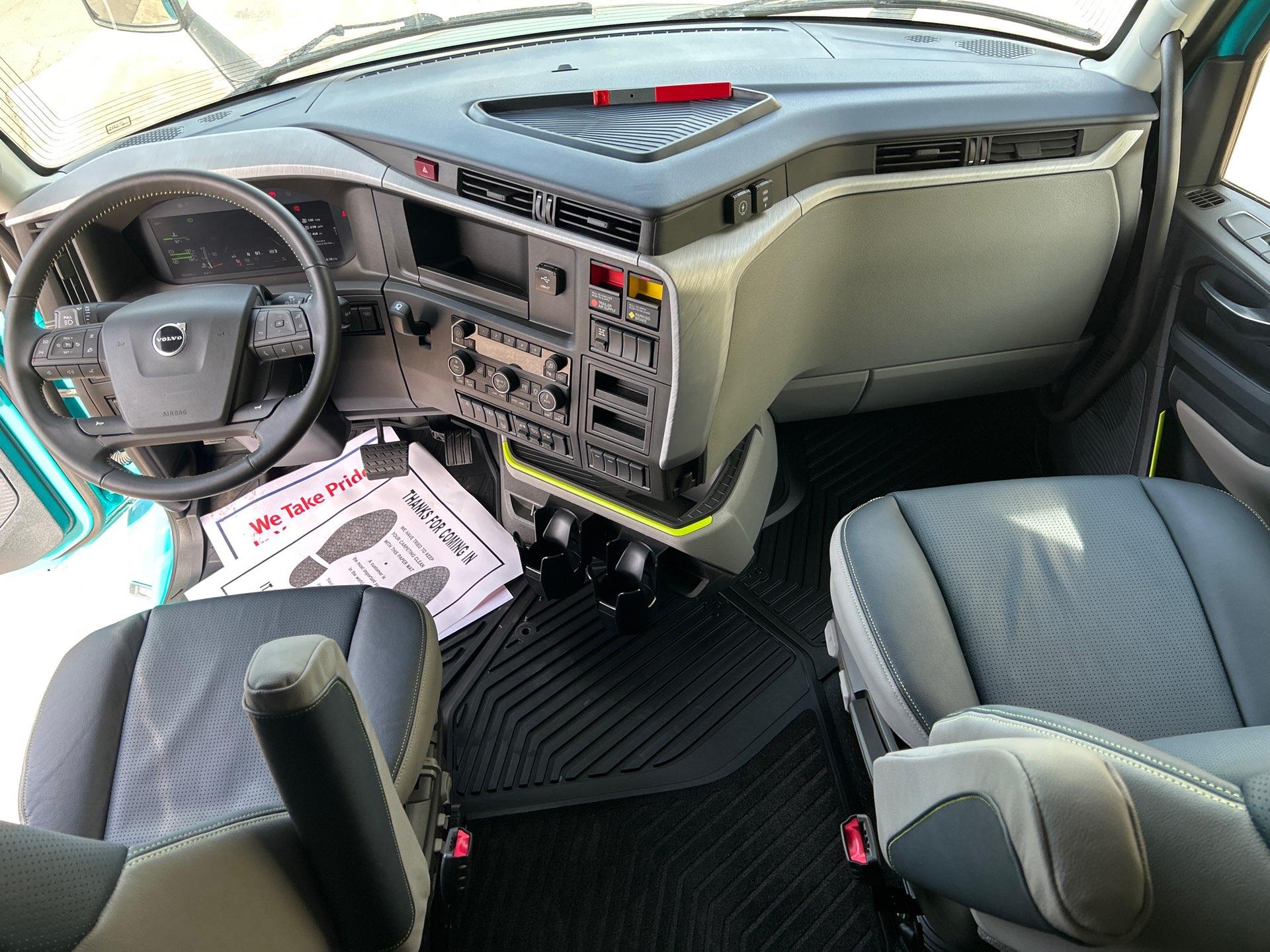 2026 Volvo - image 14