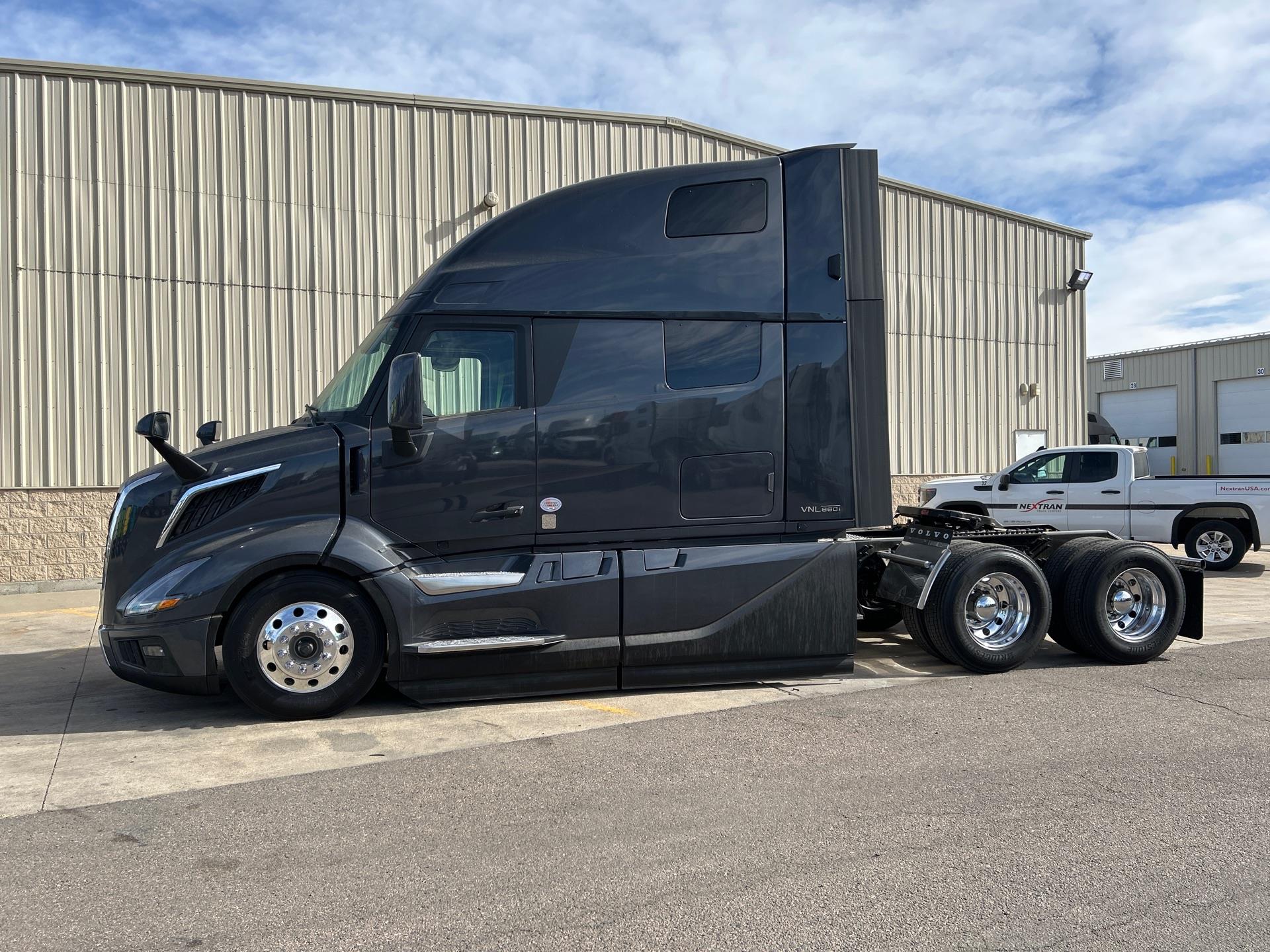 2026 Volvo - image 2