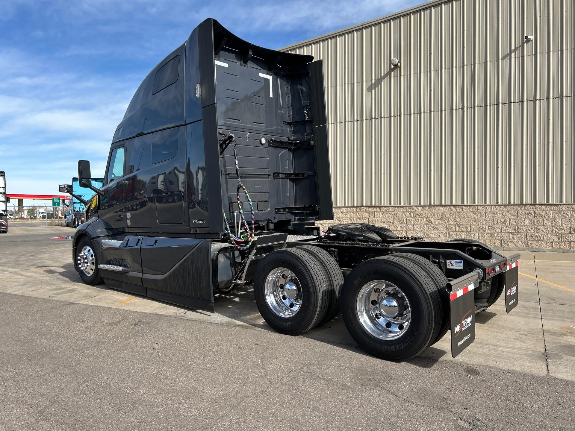 2026 Volvo - image 3