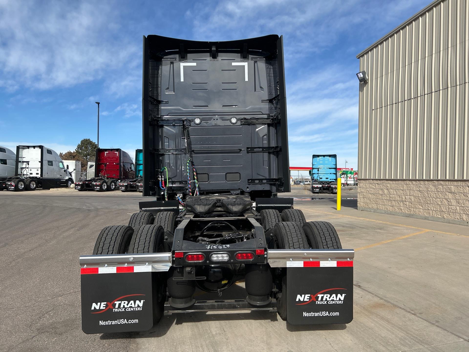 2026 Volvo - image 4